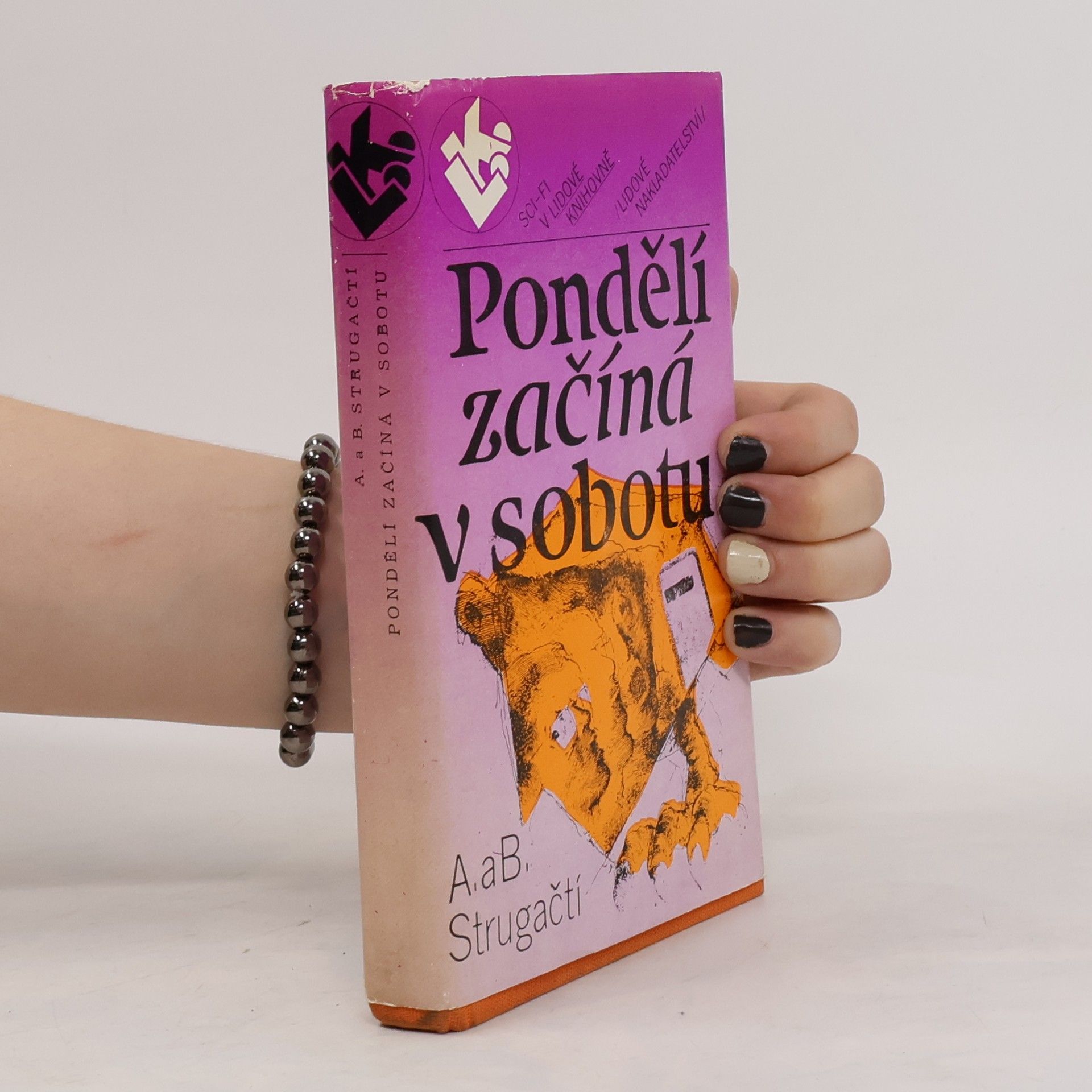 Arkadij Natanovič Strugackij Pondělí začíná v sobotu