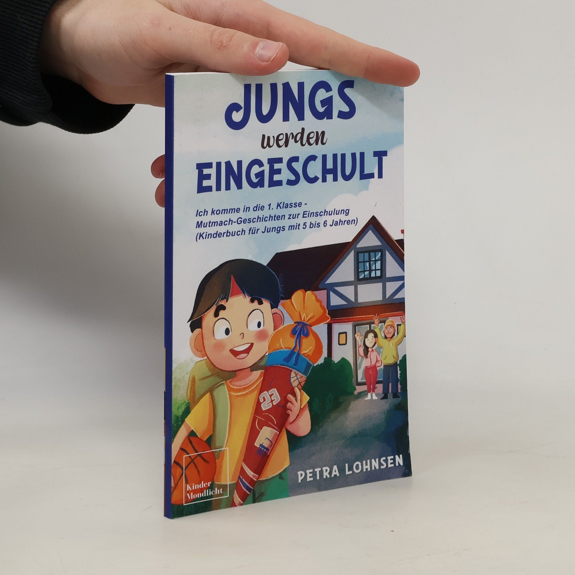 Jungs werden eingeschult