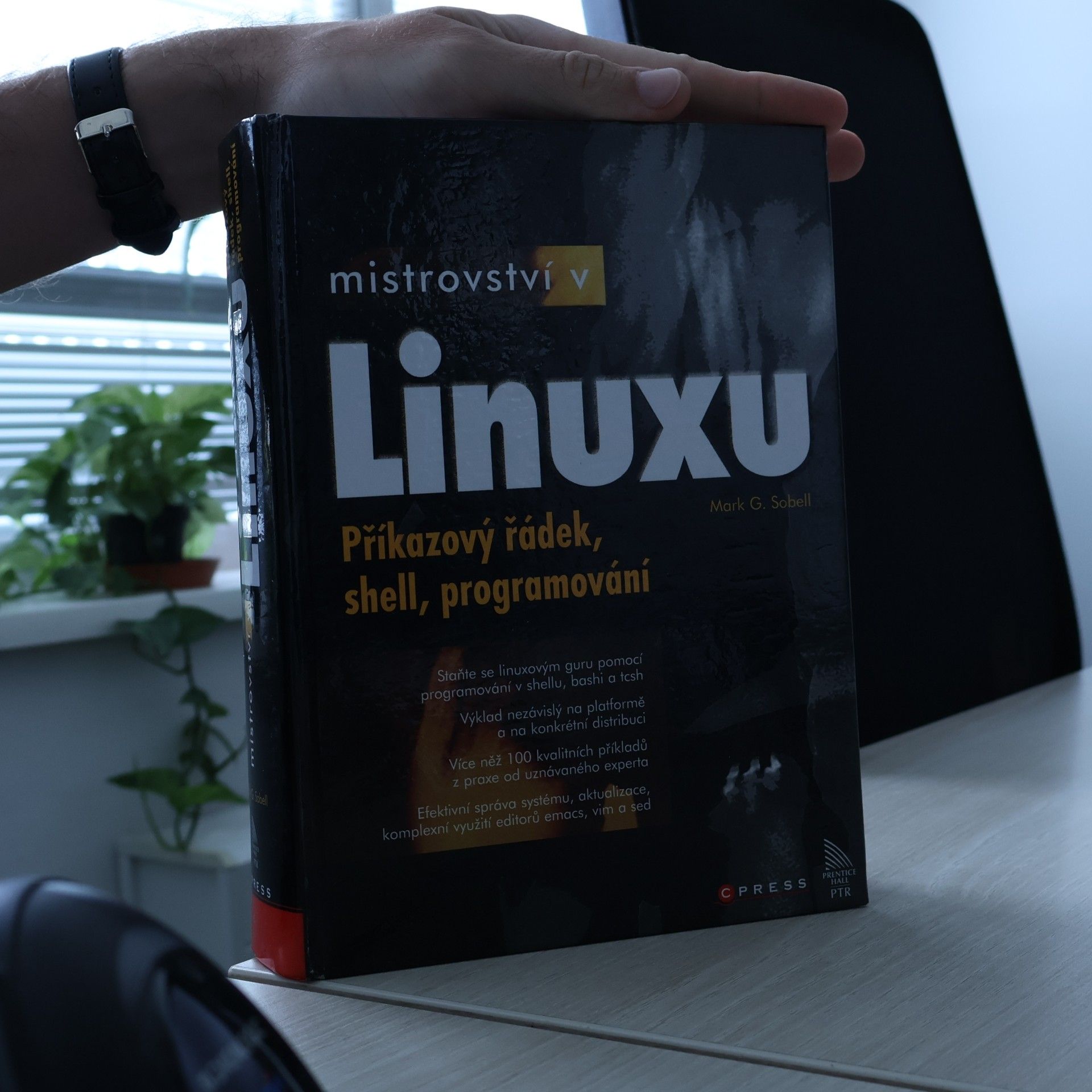Mark G. Sobell Mistrovství v Linuxu: Příkazový řádek, shell, programování