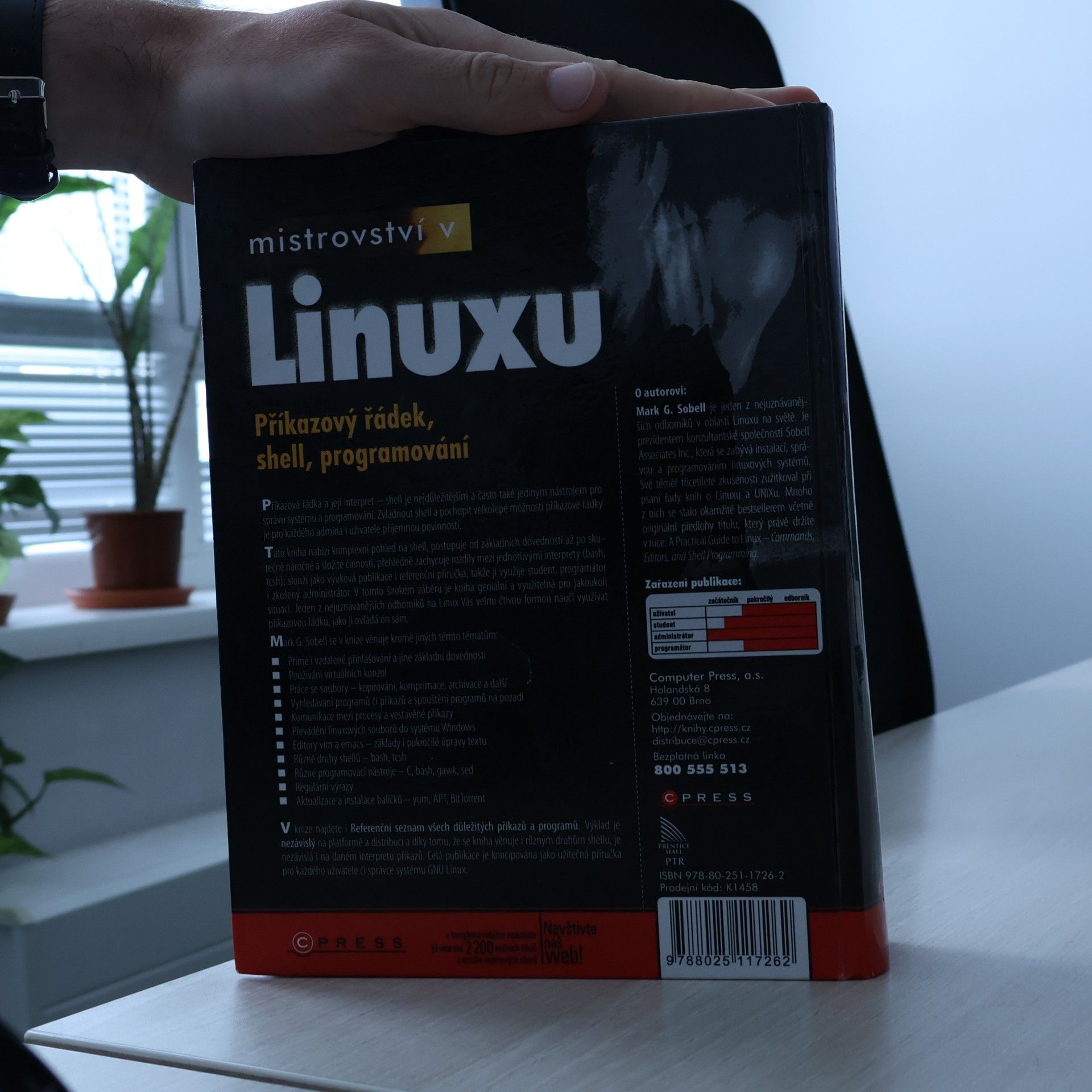 Mark G. Sobell Mistrovství v Linuxu: Příkazový řádek, shell, programování