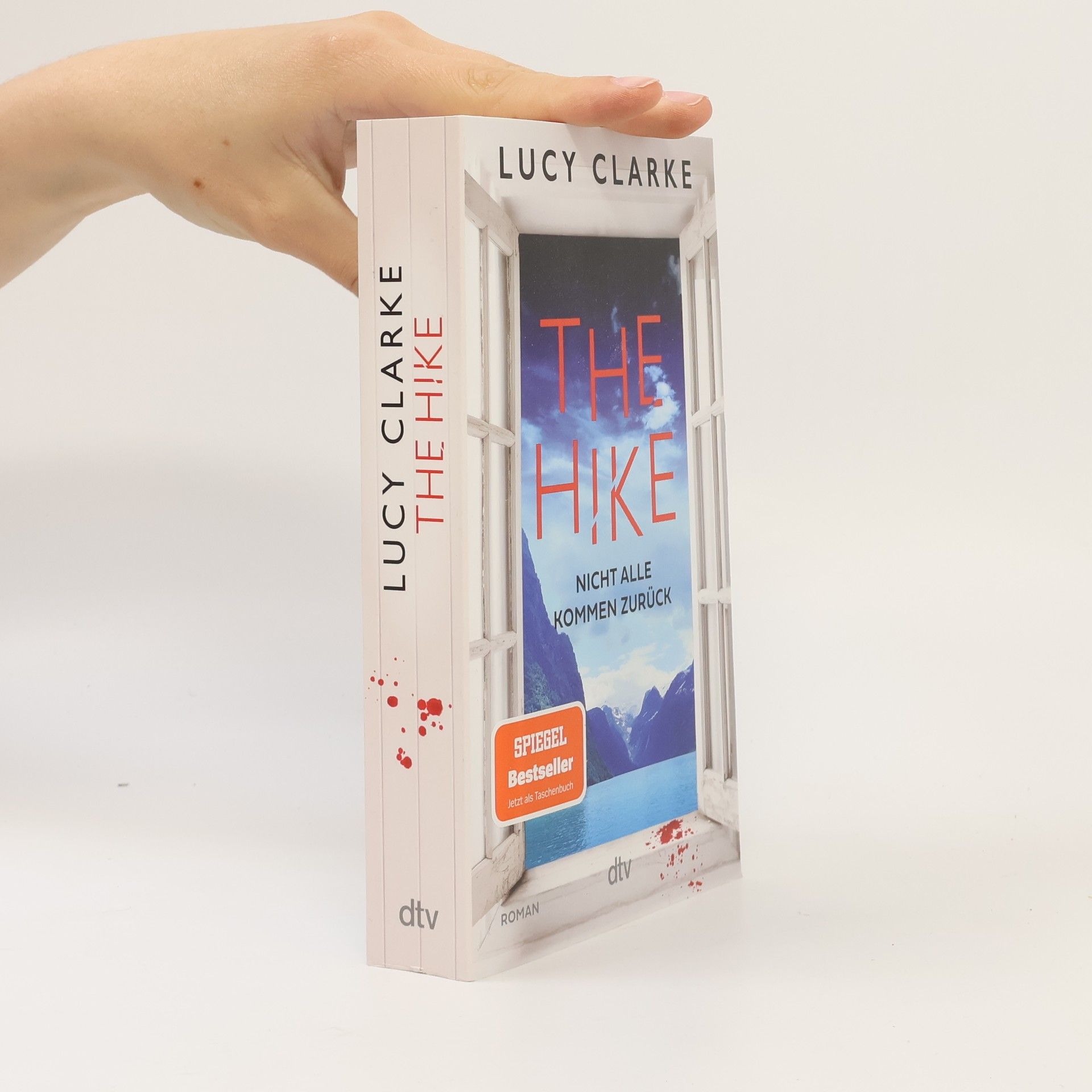 Lucy Clarke The Hike