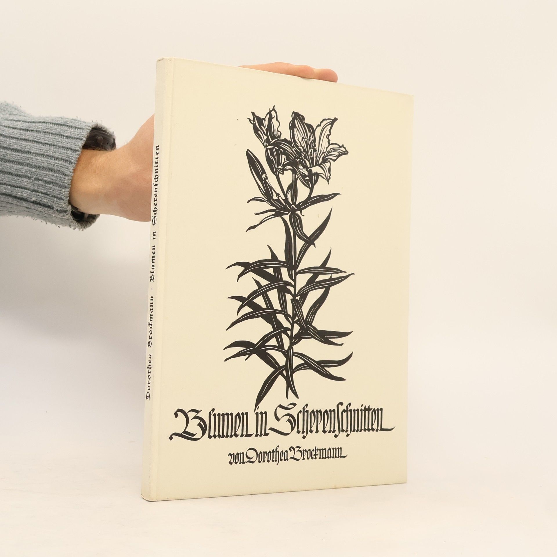 Dorothea Brockmann Blumen in Scherenschnitten