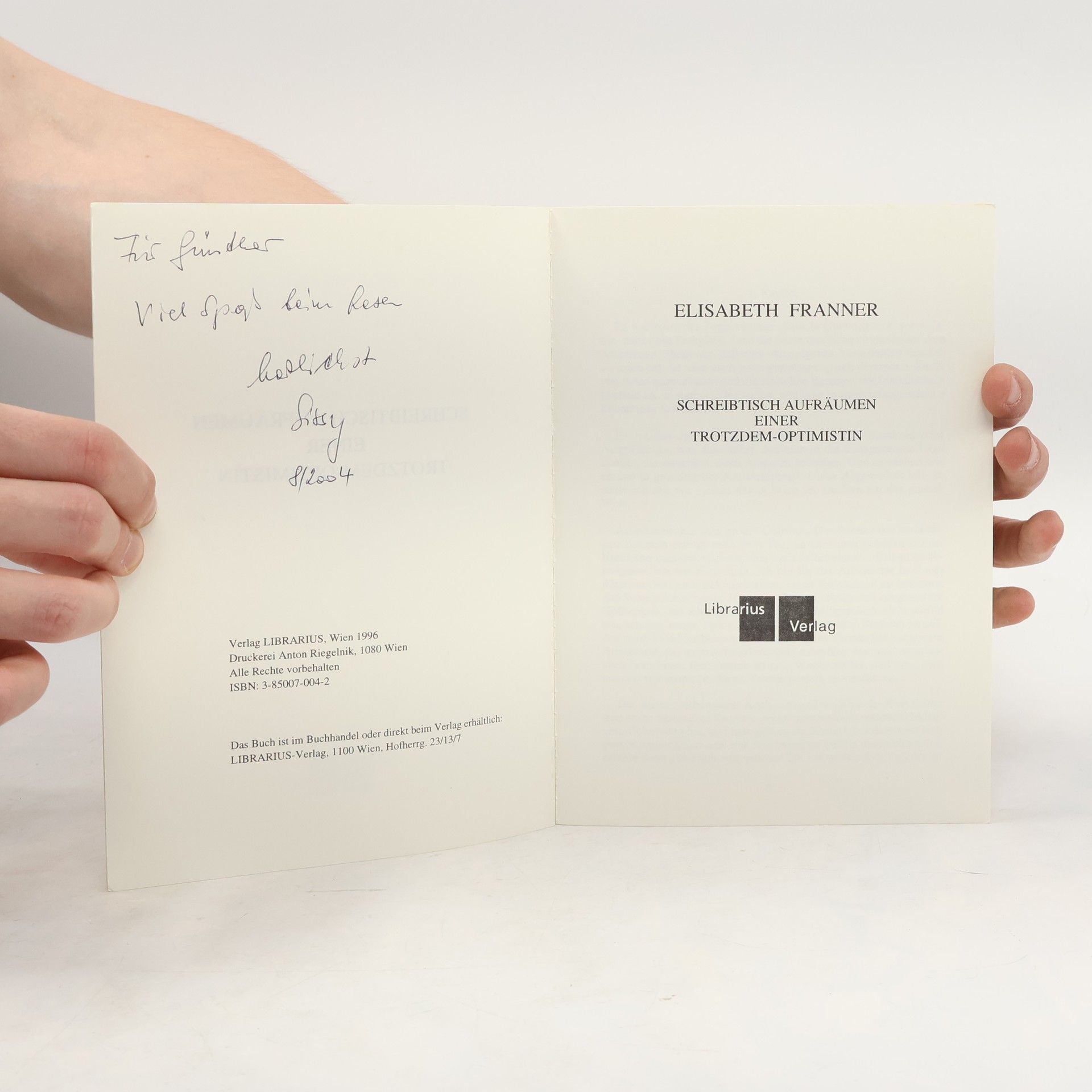 Elisabeth Franner Schreibtisch aufräumen einer Trotzdem-Optimistin