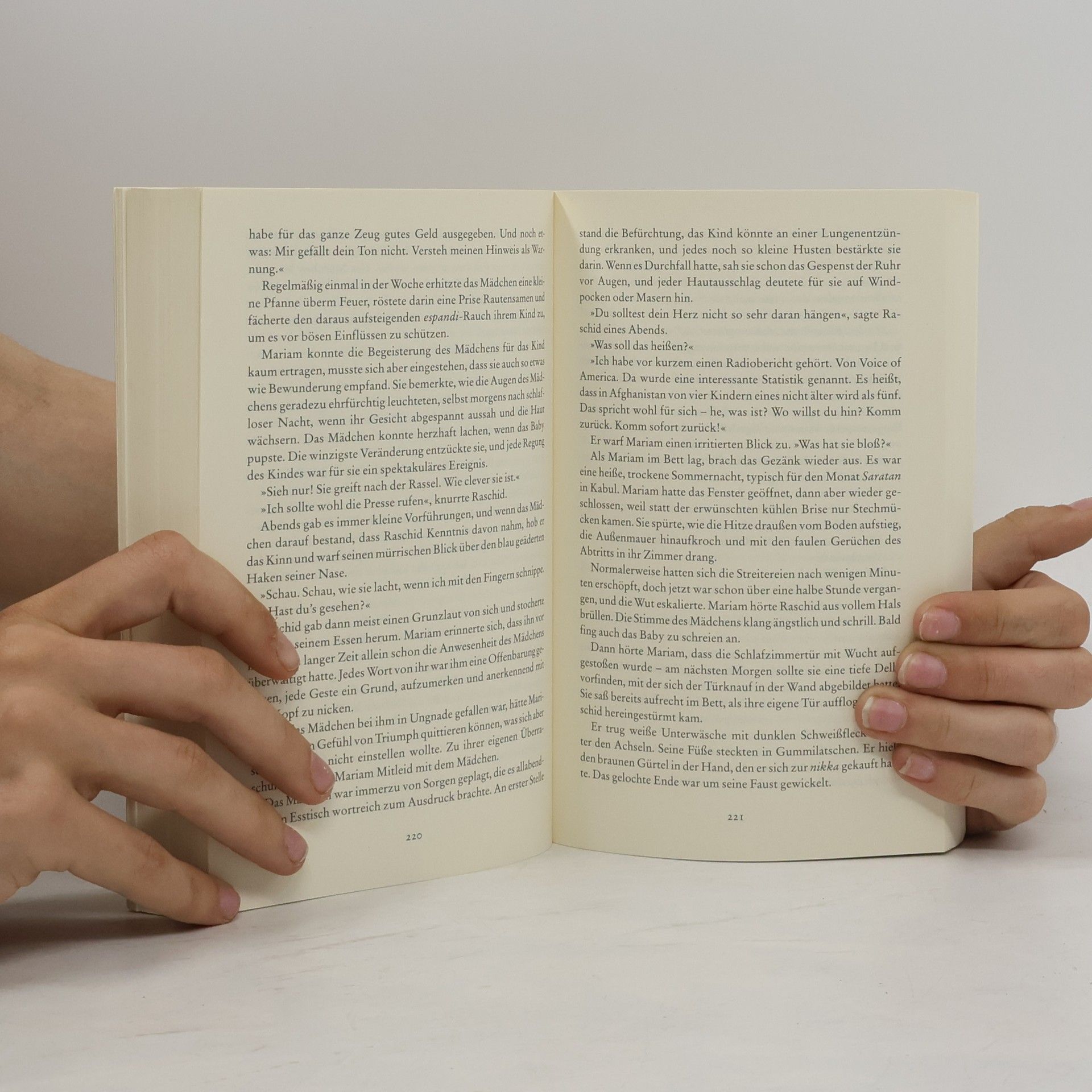 Khaled Hosseini Tausend strahlende Sonnen : Roman