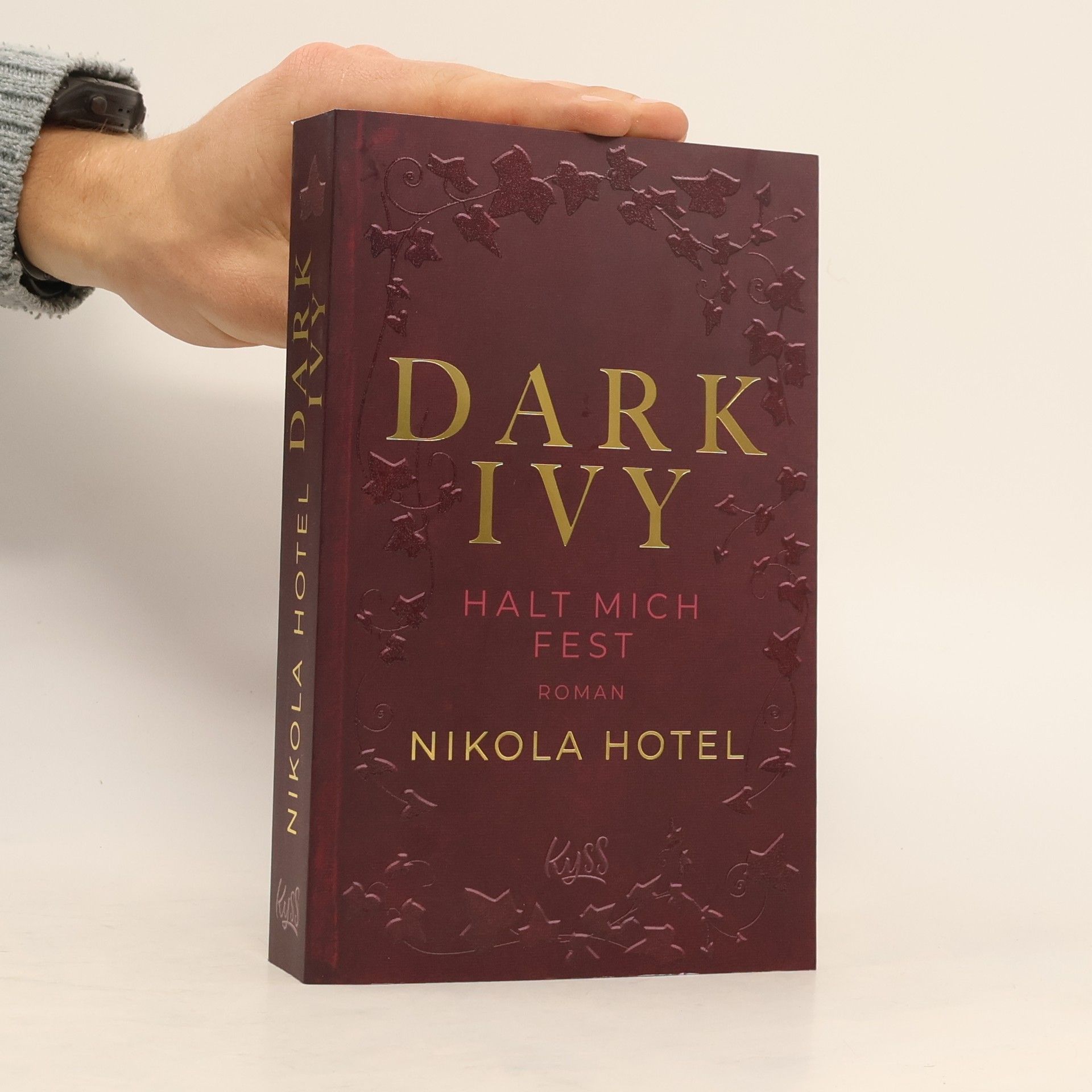 Nikola Hotel Dark Ivy