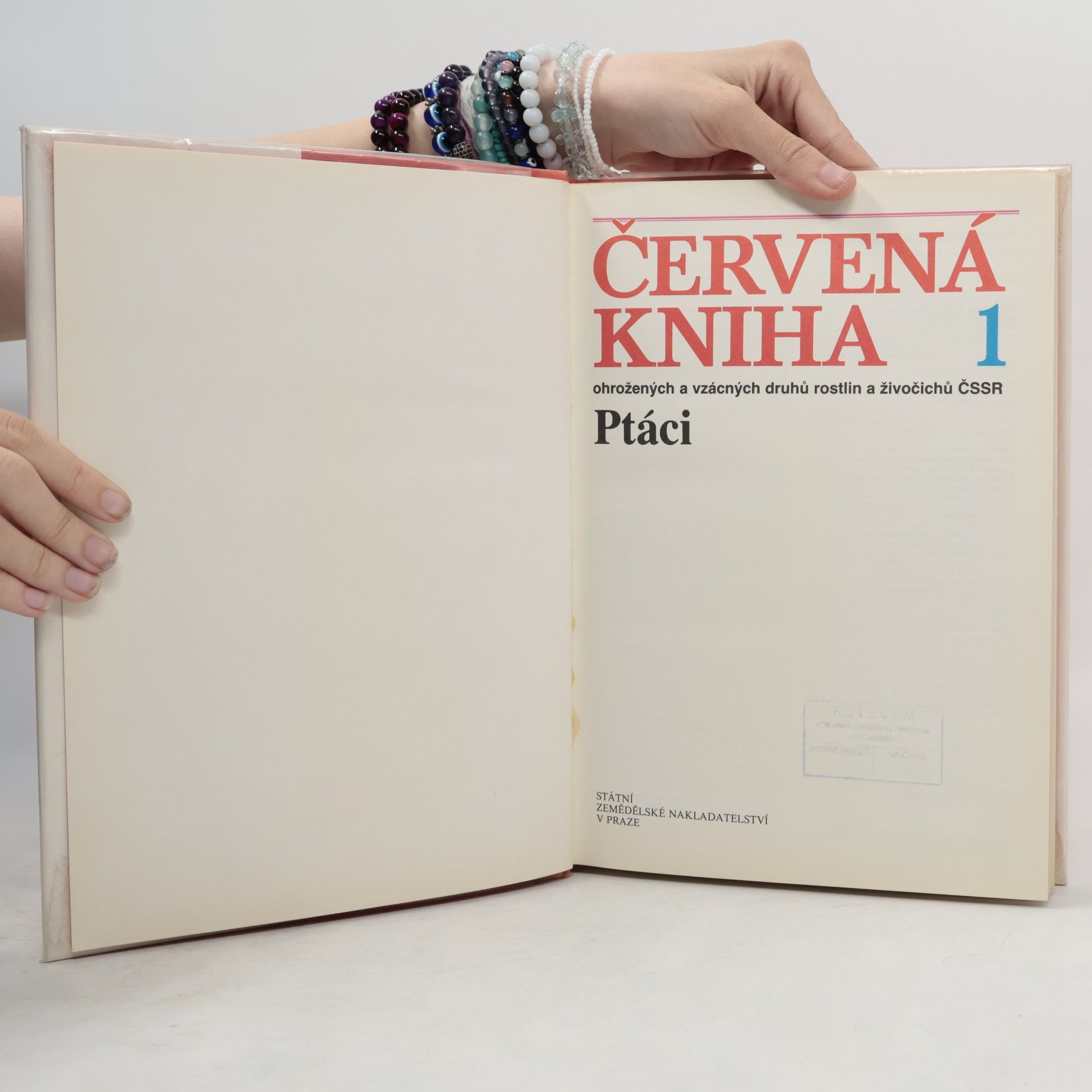 Kolektiv autorů Červená kniha ohrožených a vzácných druhů rostlin a živočichů ČSSR.