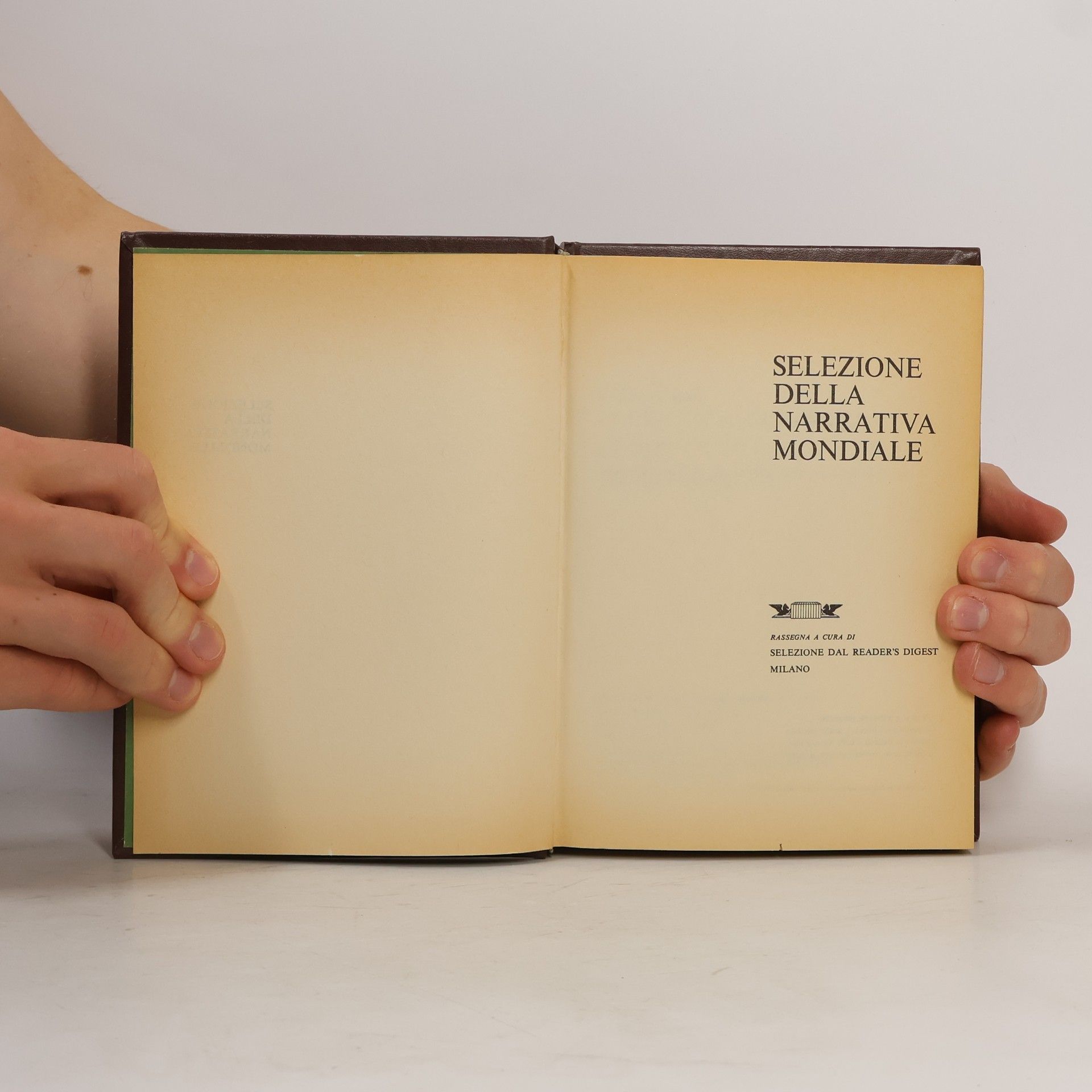 Colleen McCullough Selezione della Narrativa Mondiale. Uccelli di Rovo. I giovedì della signora Giulia