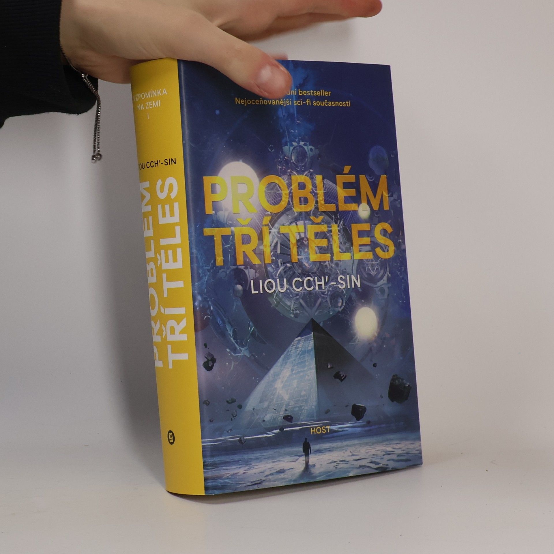 Liou Cch’-sin Problém tří těles