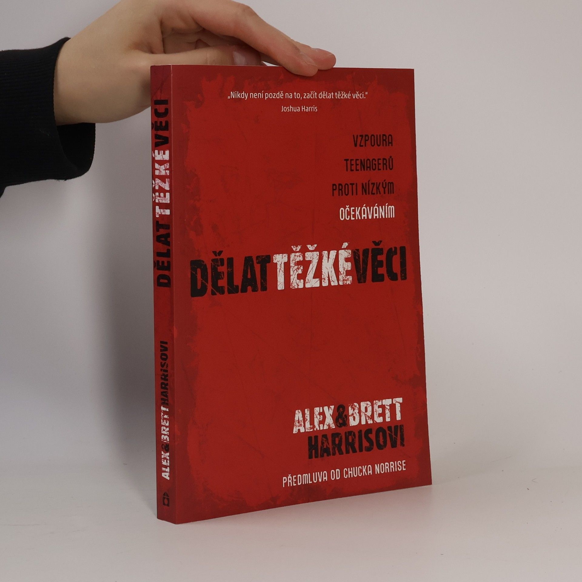 Brett Harris Dělat těžké věci: Vzpoura teenagerů proti nízkým očekáváním