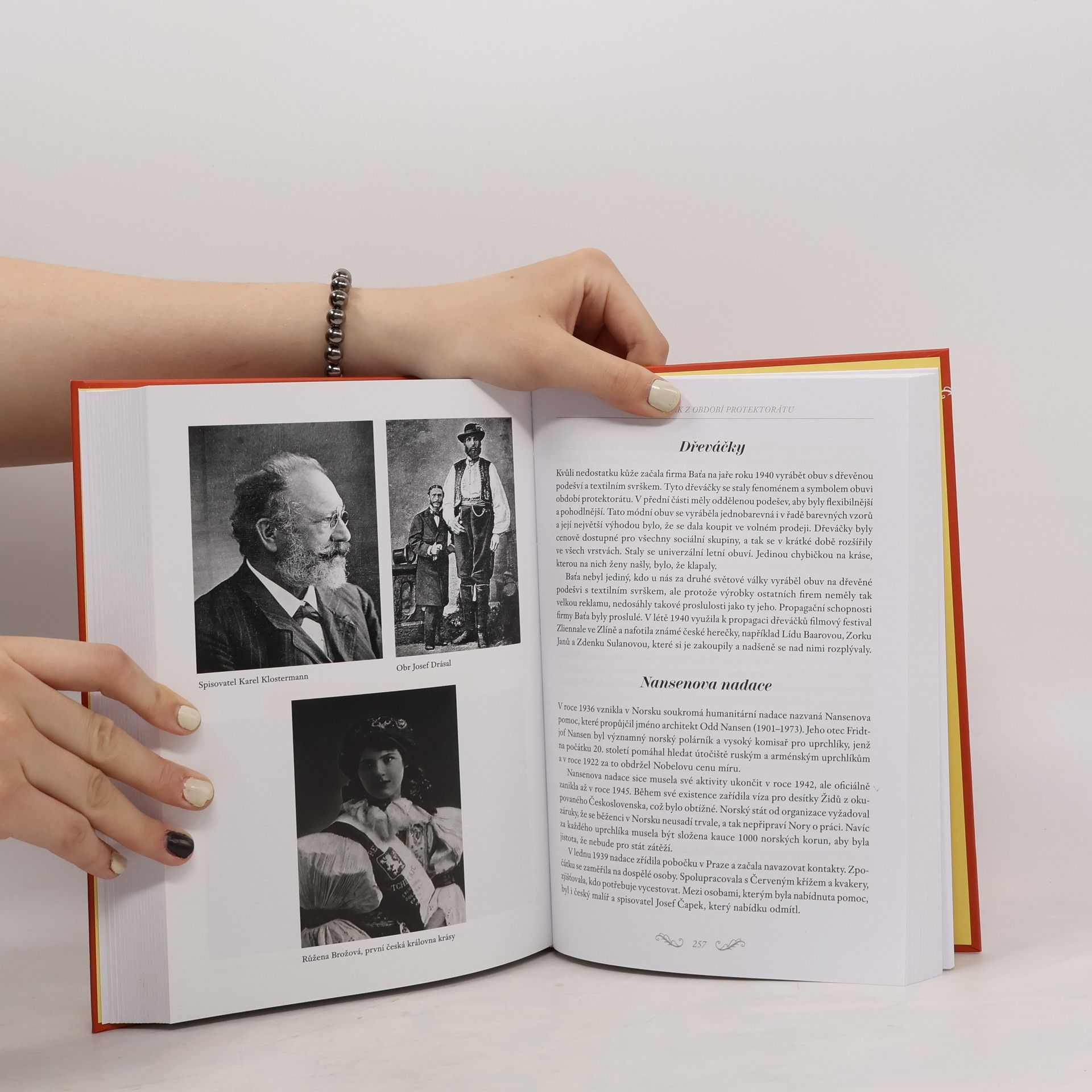 Hana Kneblová 365 perliček z české historie