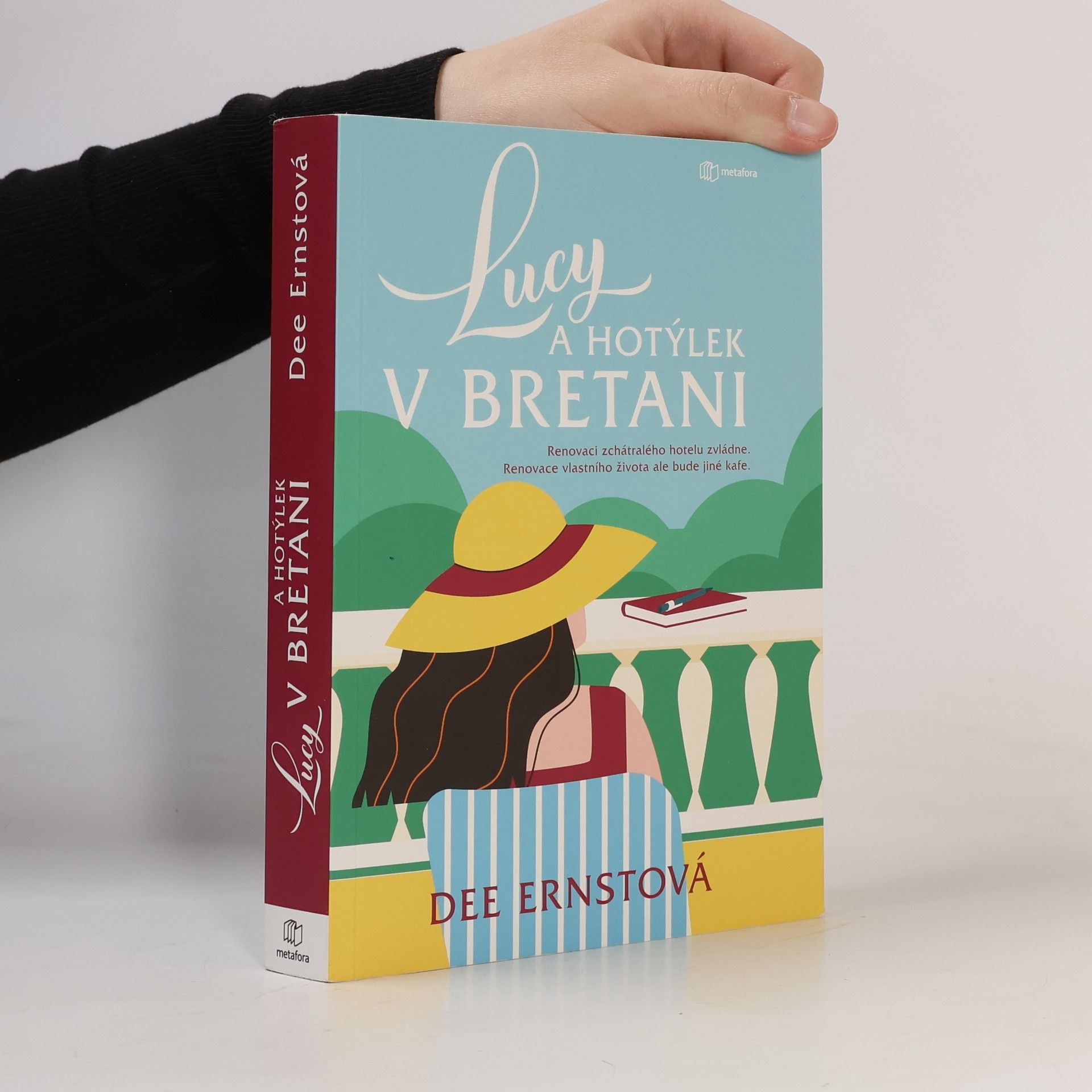 Dee Ernst Lucy a hotýlek v Bretani