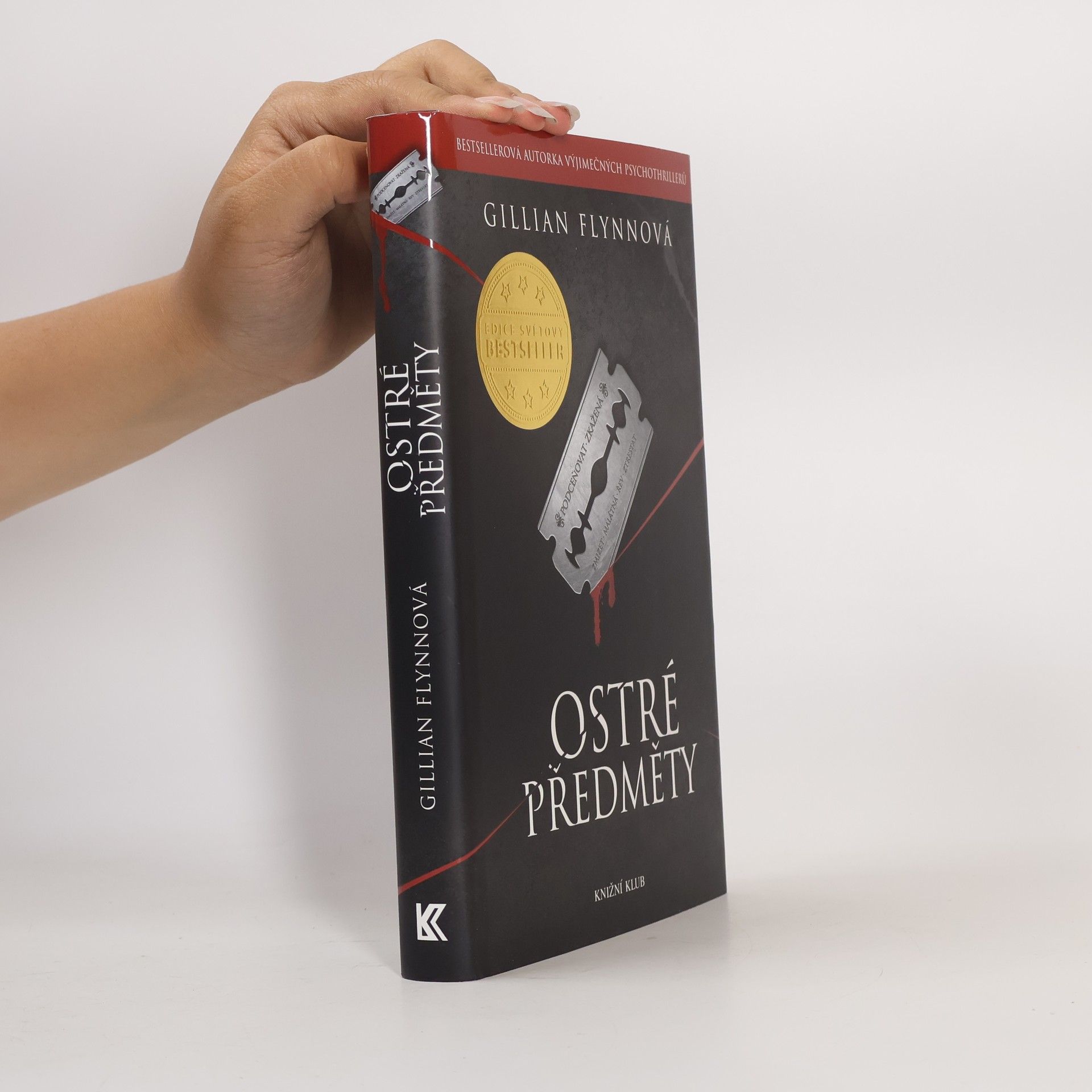 Gillian Flynn Ostré předměty