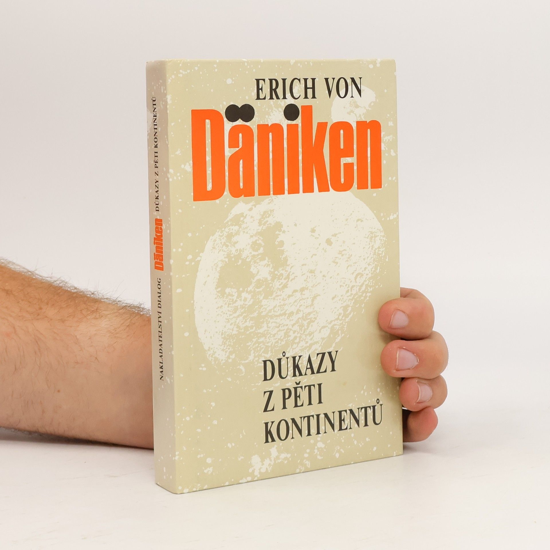 Erich von Däniken Důkazy z pěti kontinentů