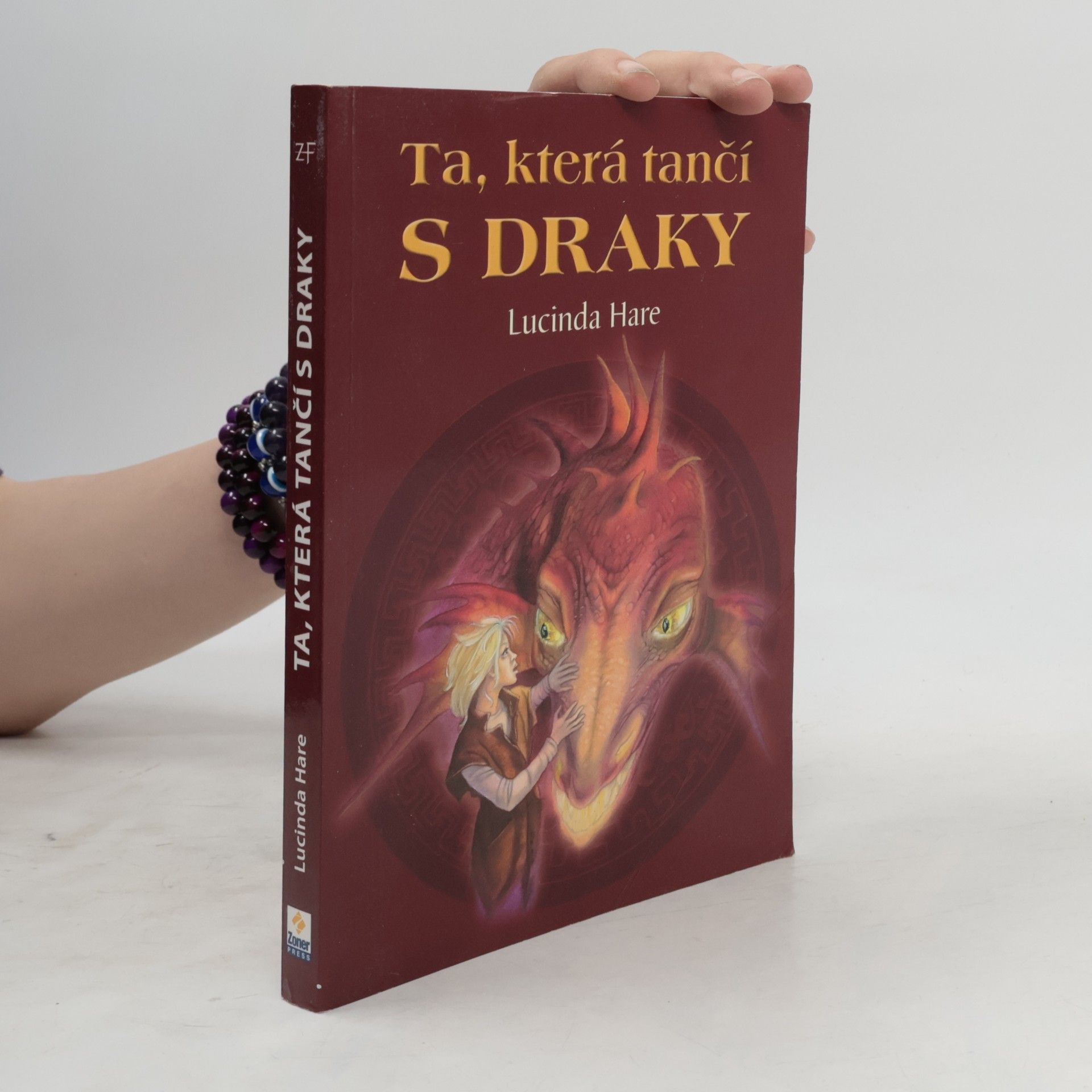Lucinda Hare Ta, která tančí s draky