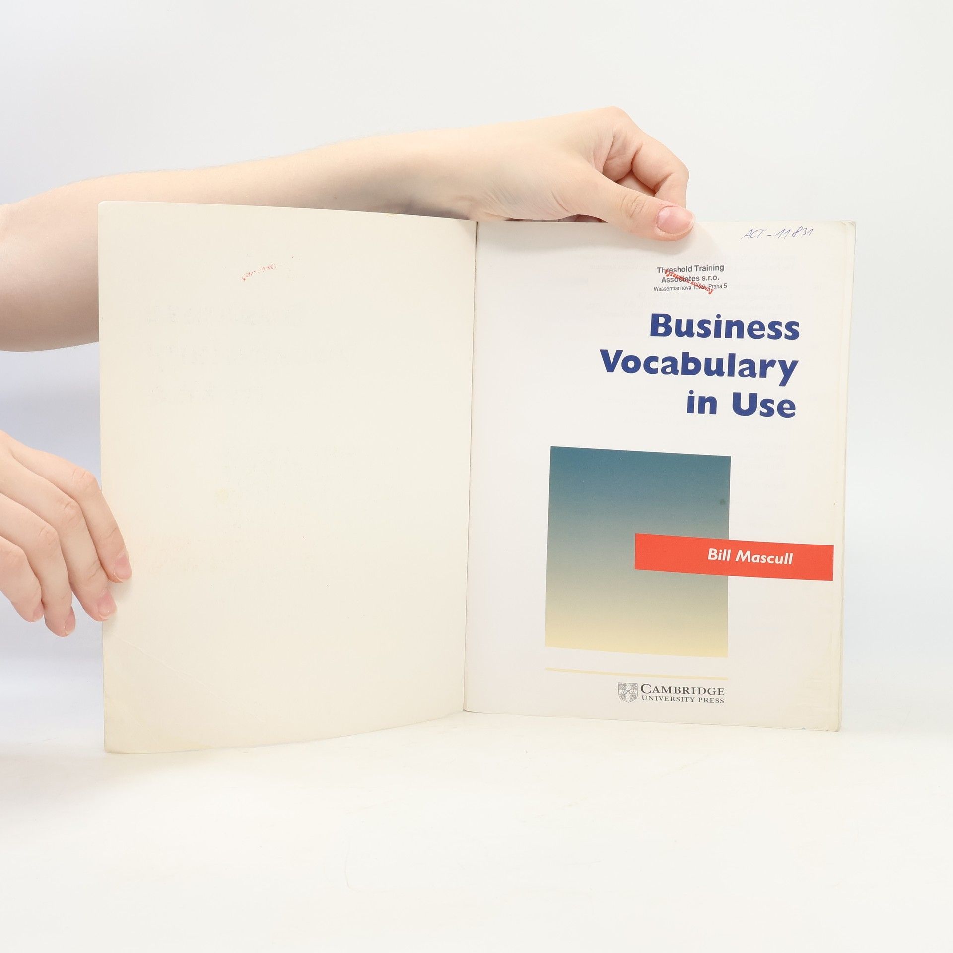 Bill Mascull Business vocabulary in use: Intermediate