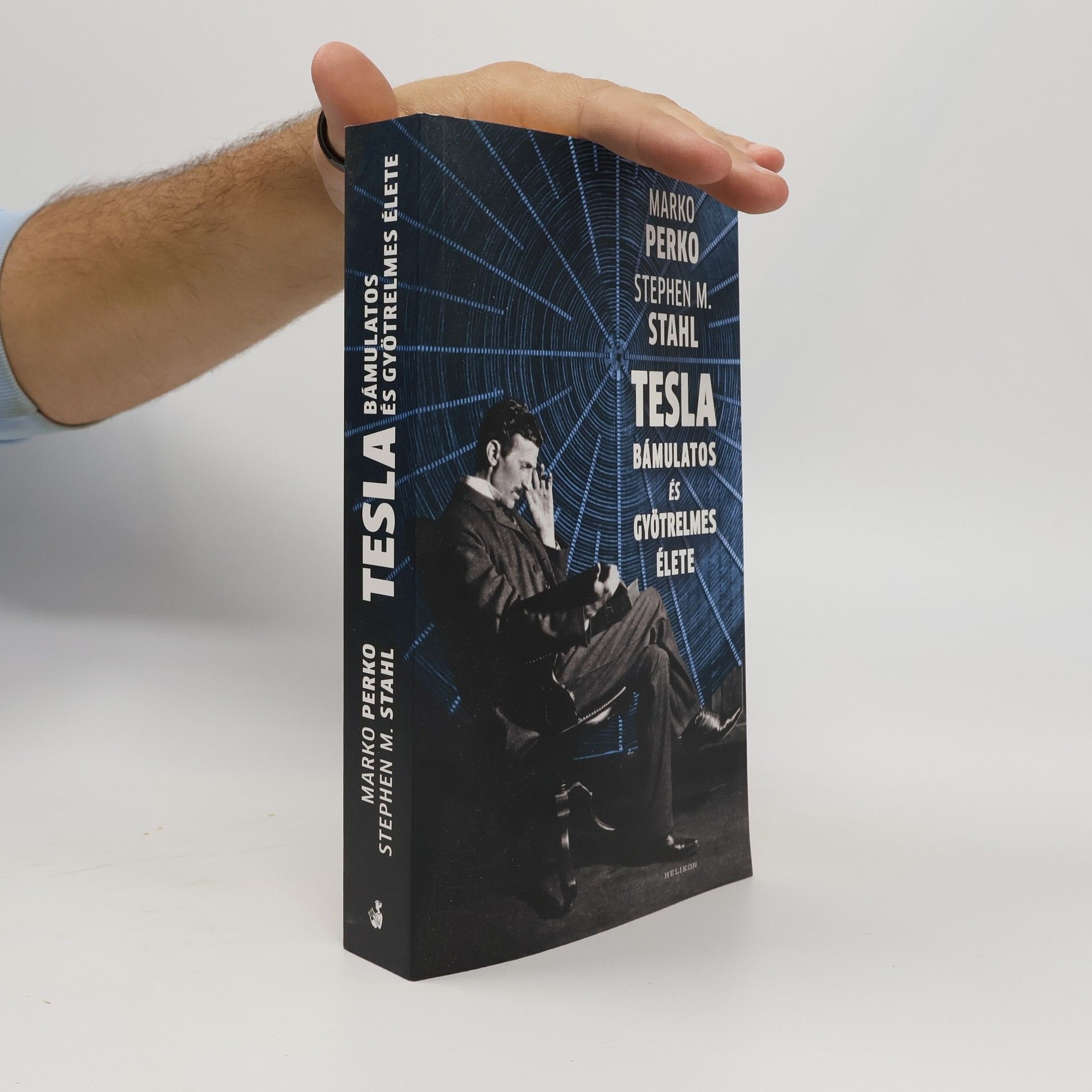 Tesla bámulatos és gyötrelmes élete