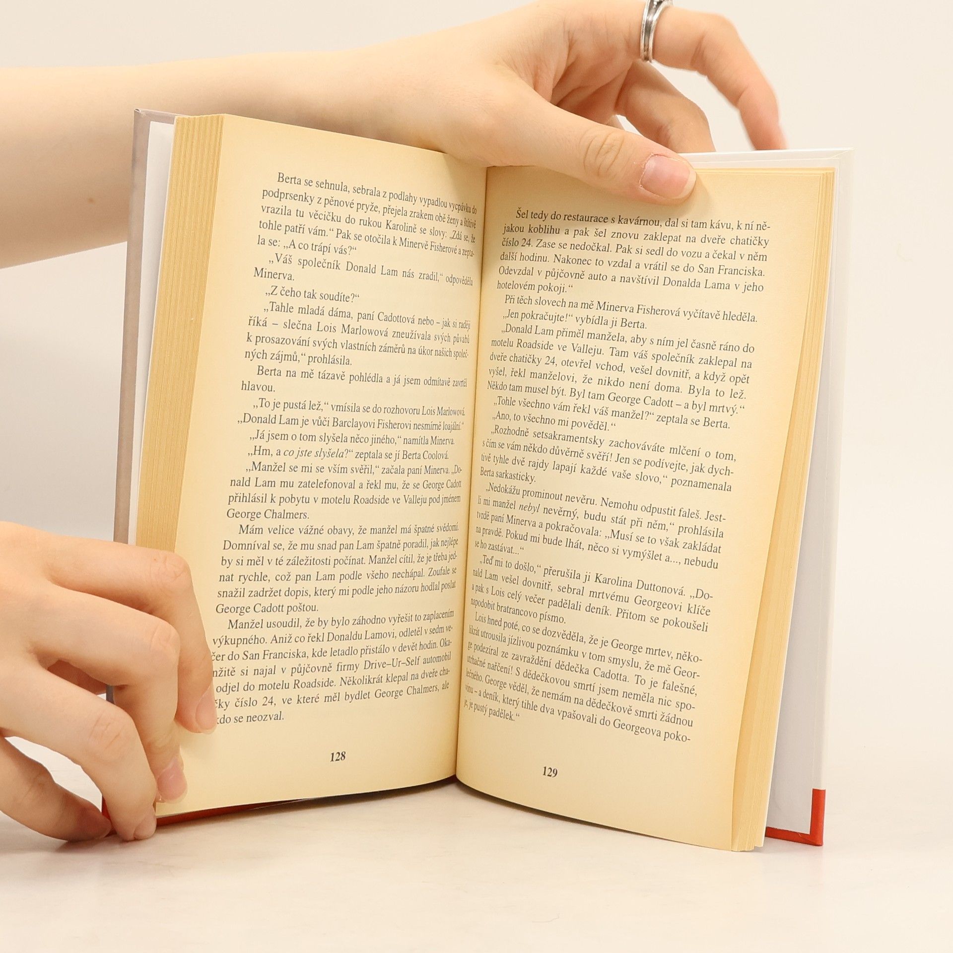 Erle Stanley Gardner Některá negližé cosi tají
