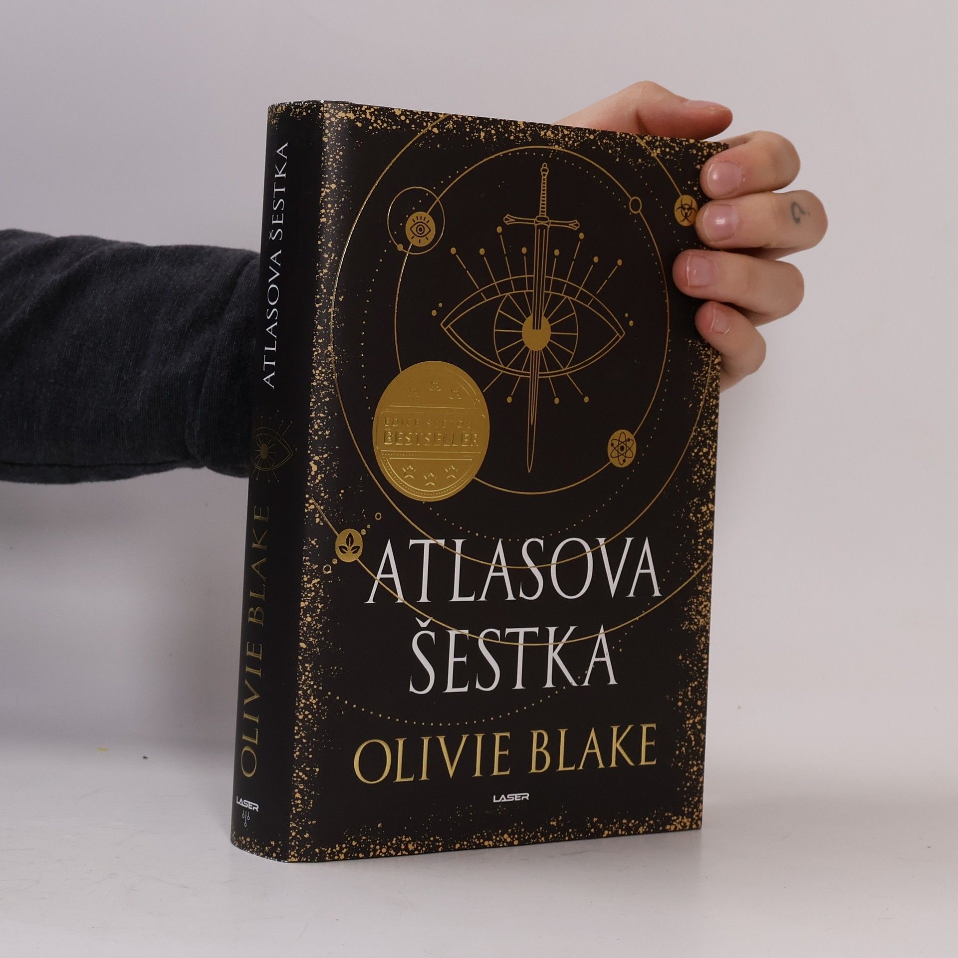 Olivie Blake Atlasova šestka