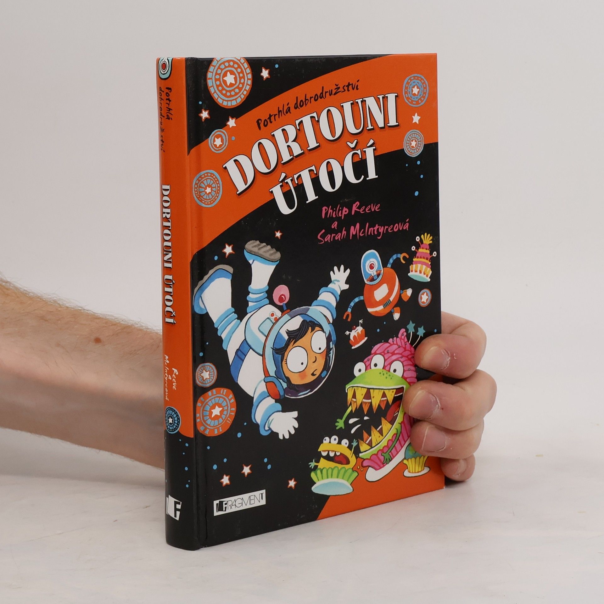 Philip Reeve Dortouni útočí