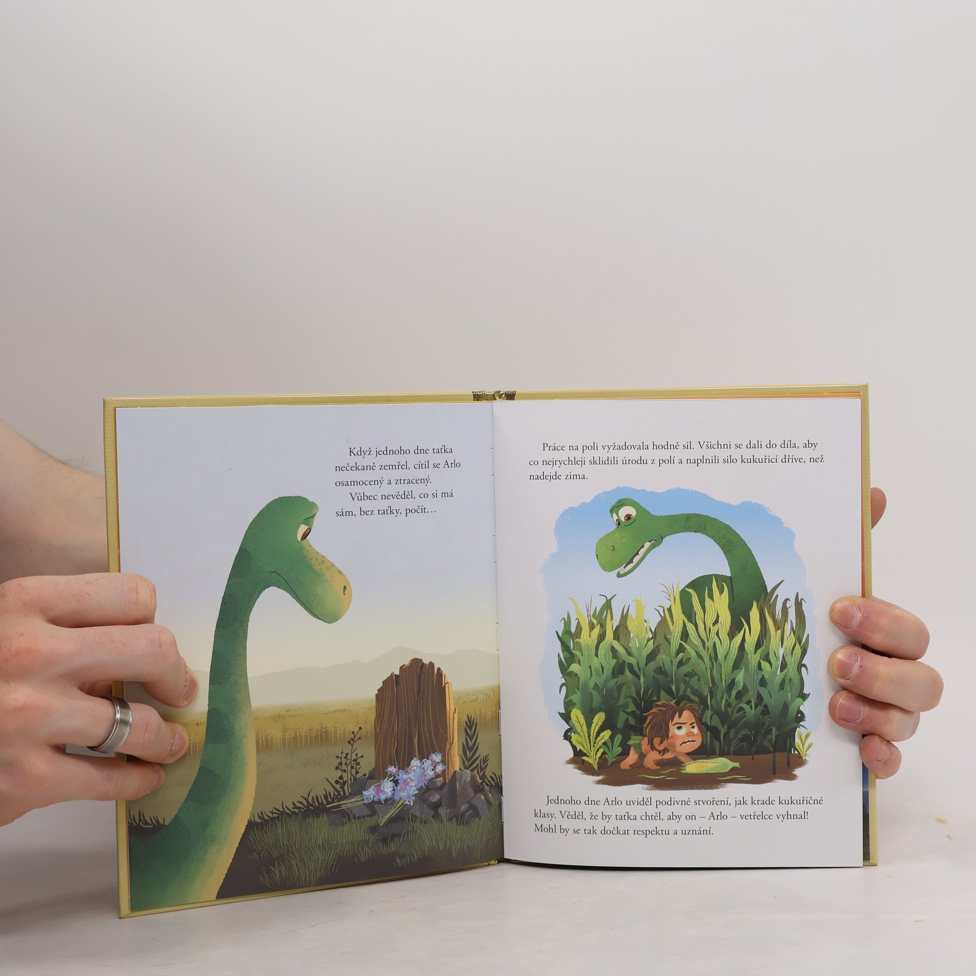 Various authors Zlatá sbírka pohádek 77. Hodný dinosaurus
