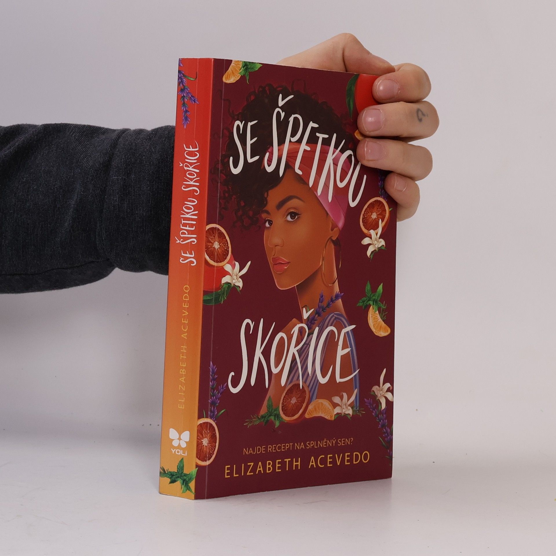 Elizabeth Acevedo Se špetkou skořice