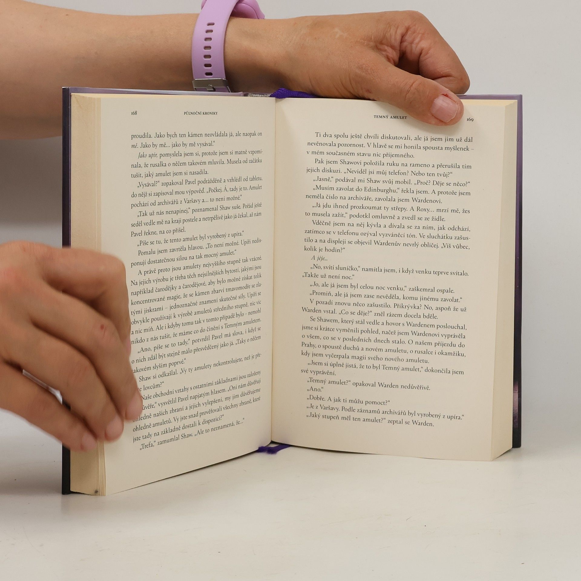 Bianca Iosivoni Půlnoční kroniky: Temný amulet.