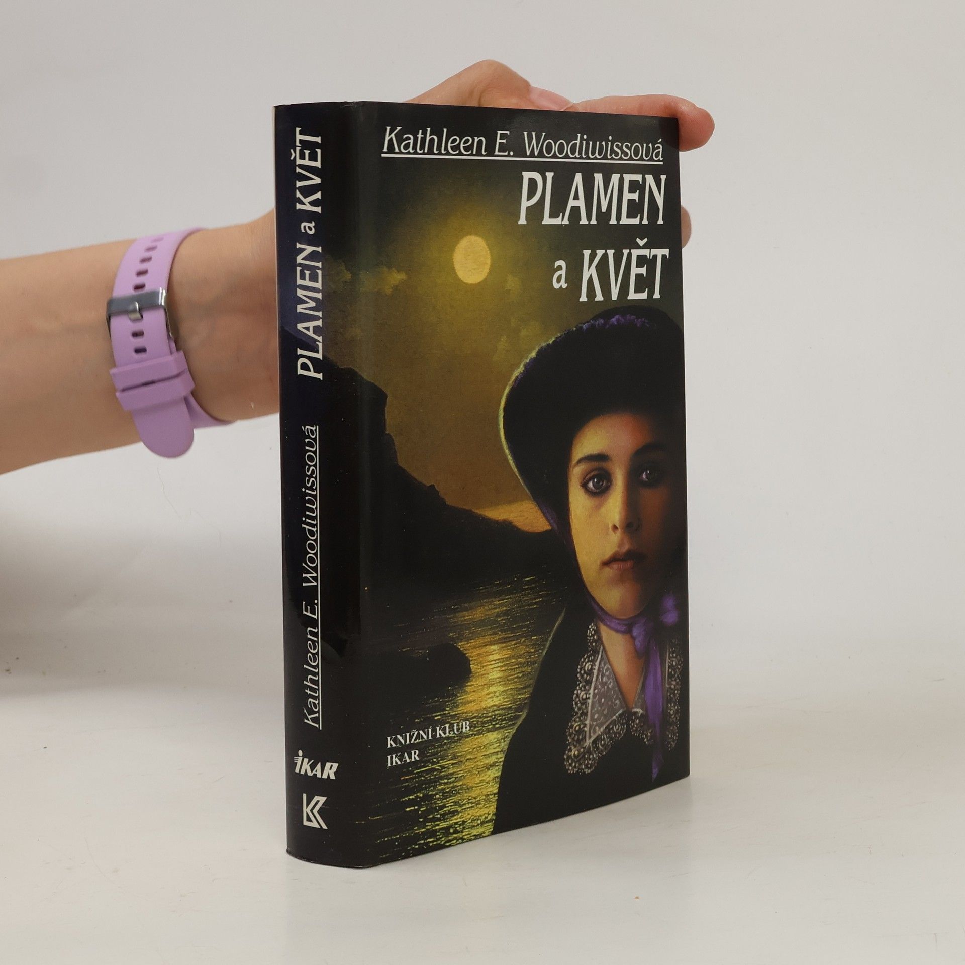 Kathleen E. Woodiwiss Plamen a květ