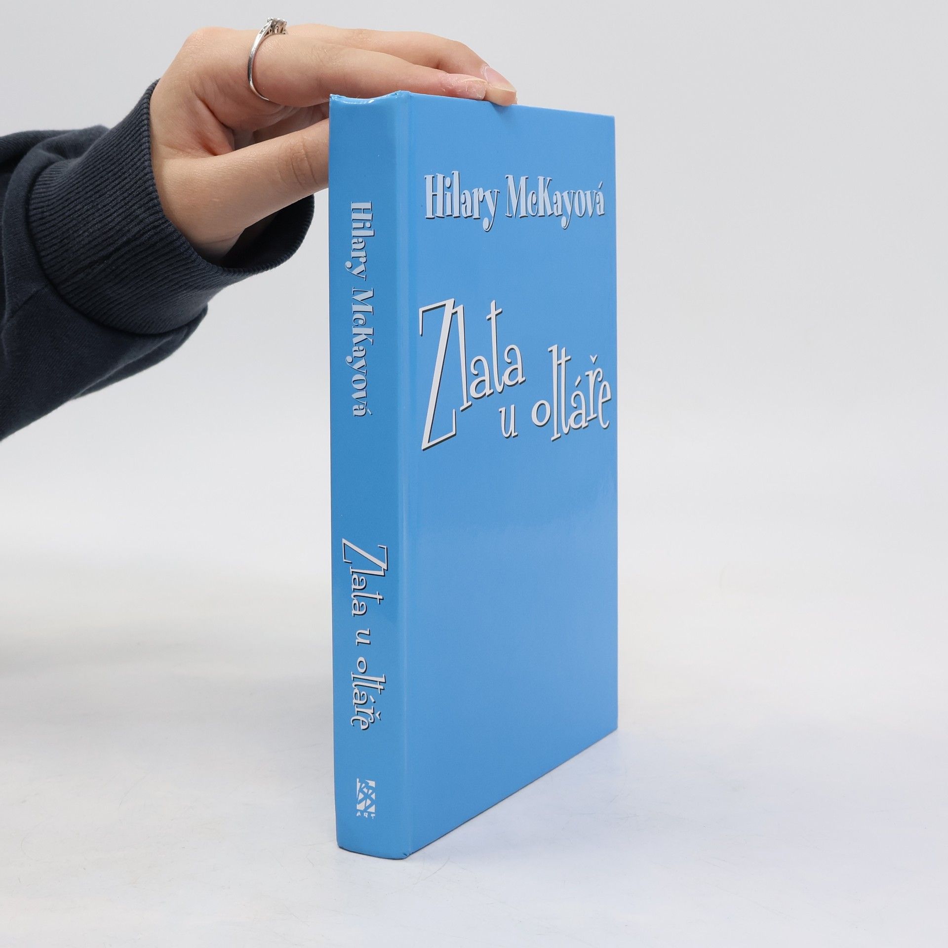 Hilary McKay Zlata u oltáře