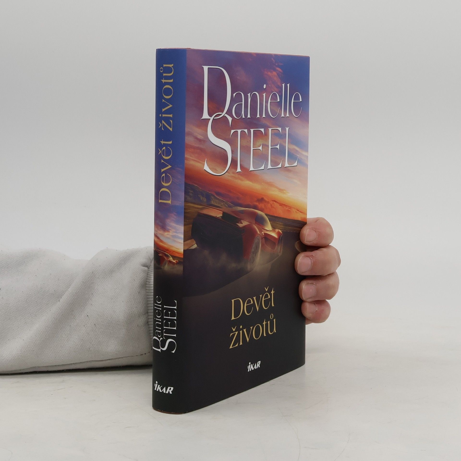 Danielle Steel Devět životů