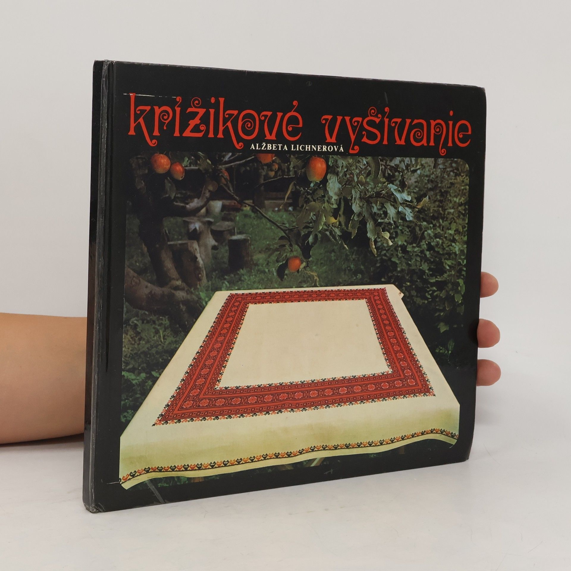 Alžbeta Lichnerová Krížikové vyšívanie