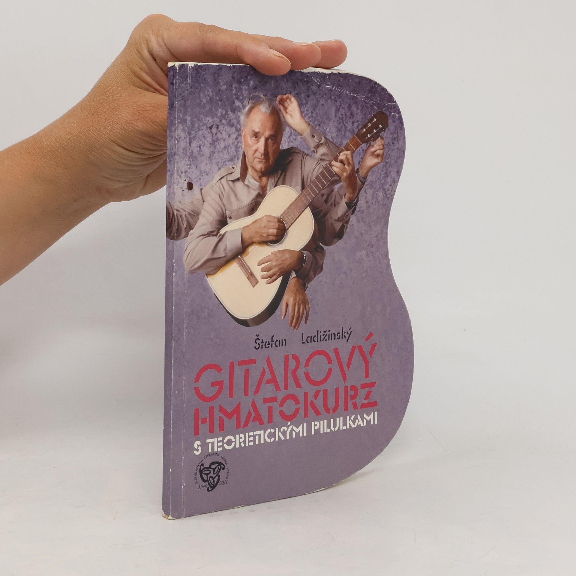 Štefan Ladžinský Gitarový hmatokurz s teoretickými pilulkami