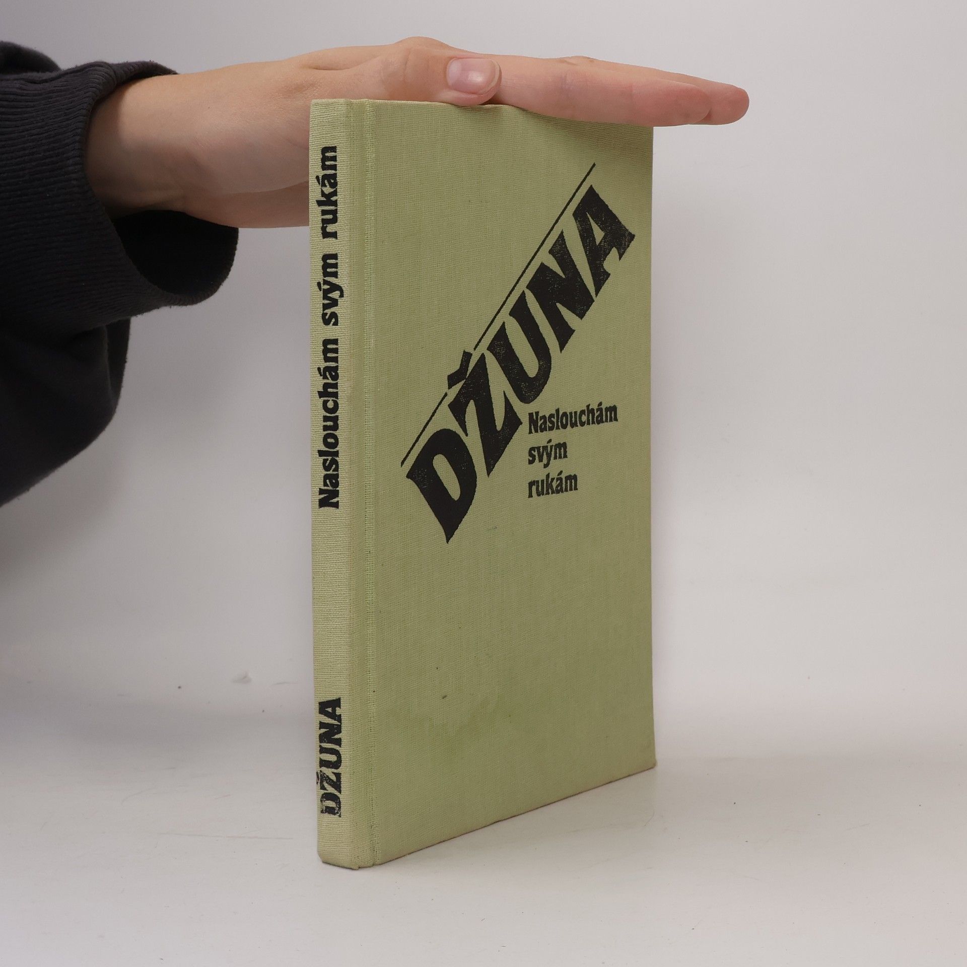 Džuna Davitašvili Naslouchám svým rukám
