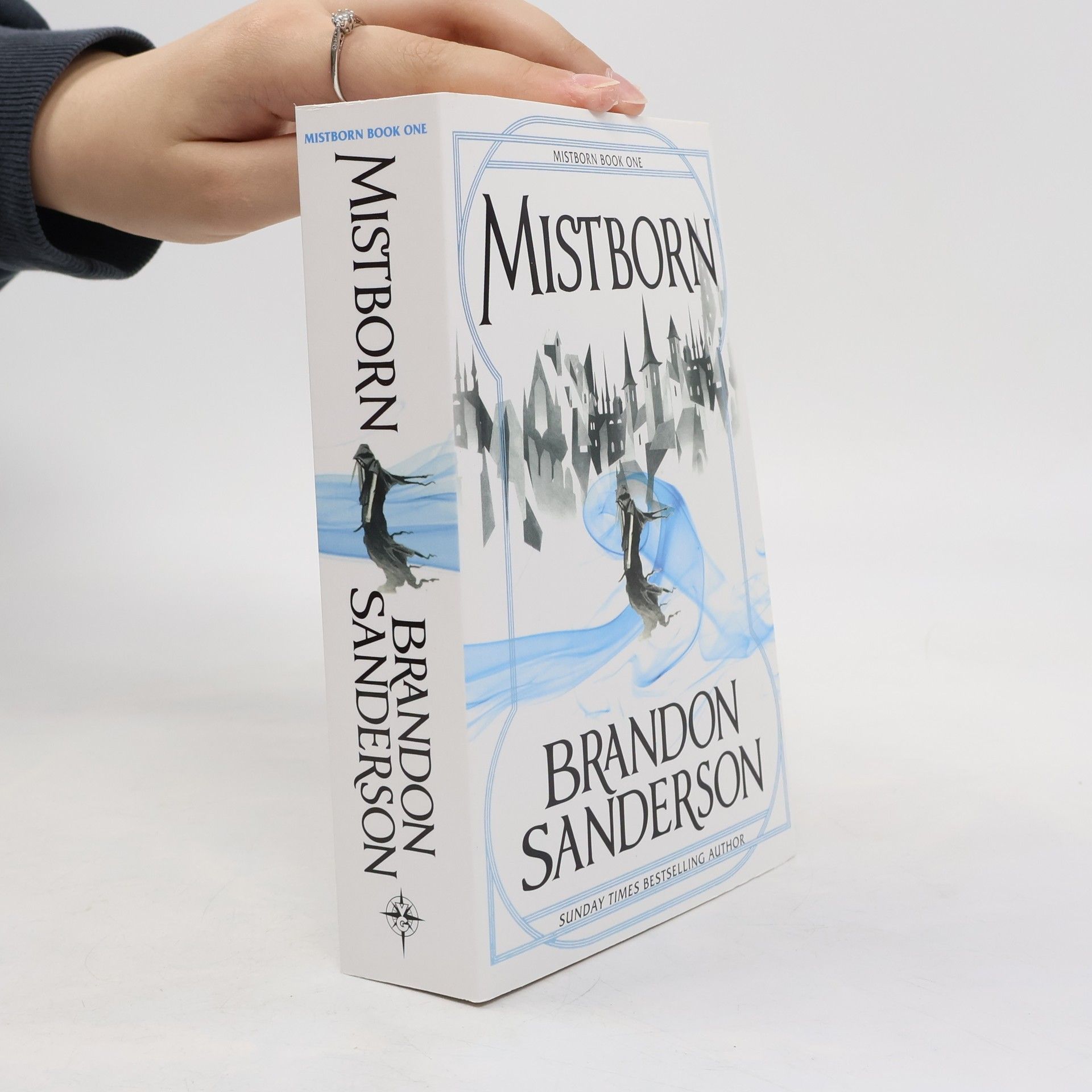 Brandon Sanderson The final empire : Mistborn book one