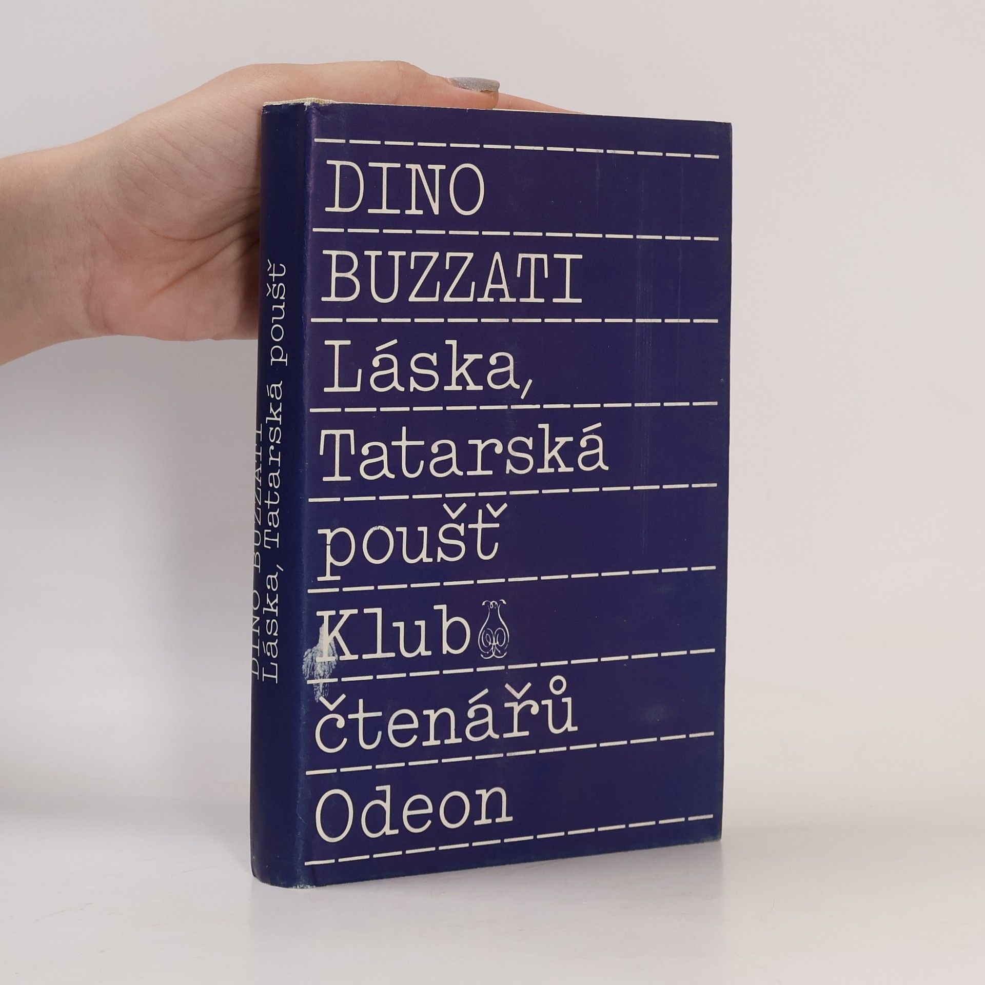 Dino Buzzati Traverso Láska.Tatarská poušť