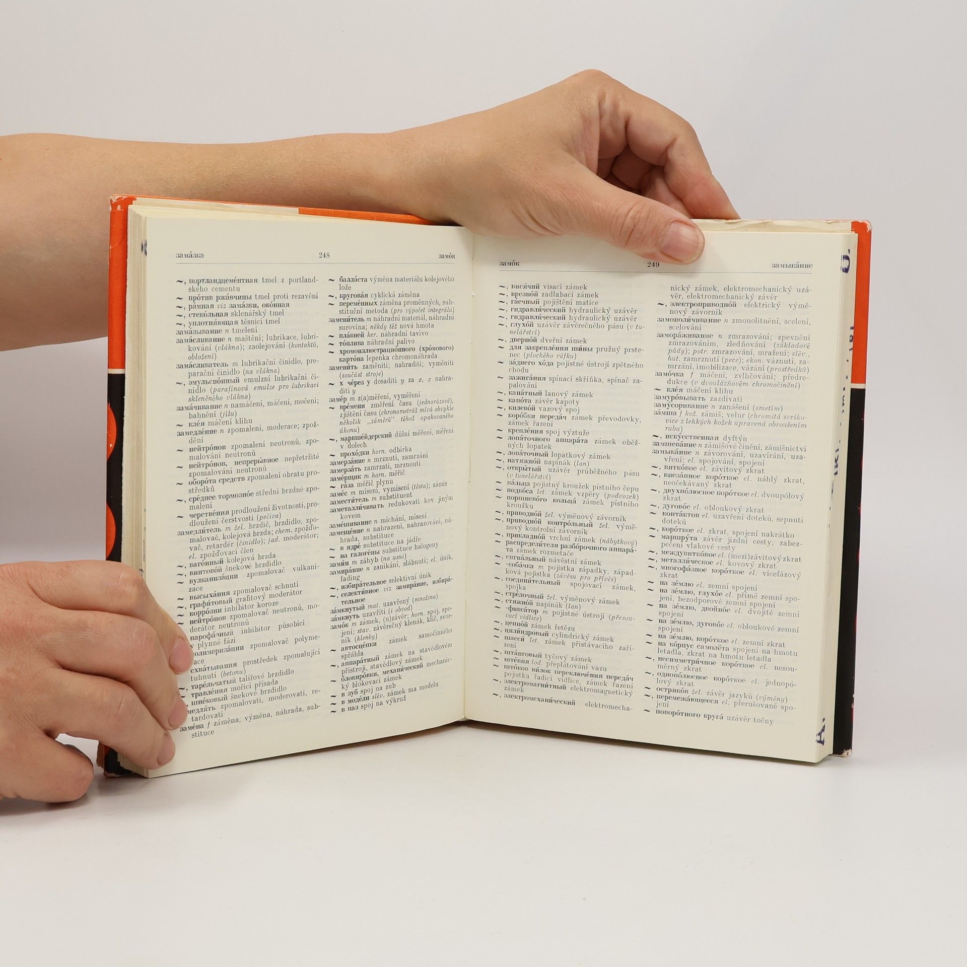 Autorenkollektiv Rusko-český technický slovník I. A-O