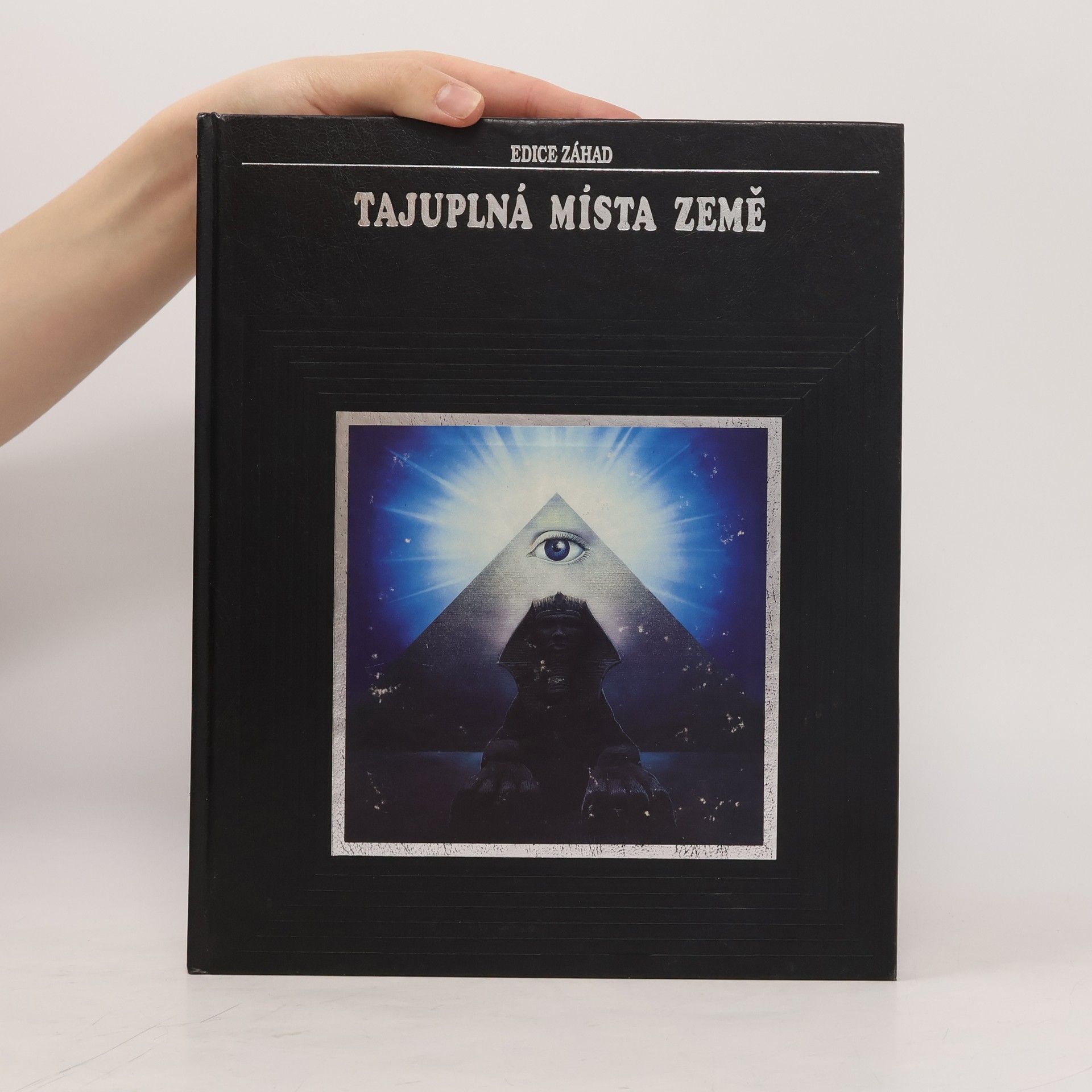 Autorenkollektiv Tajuplná místa země