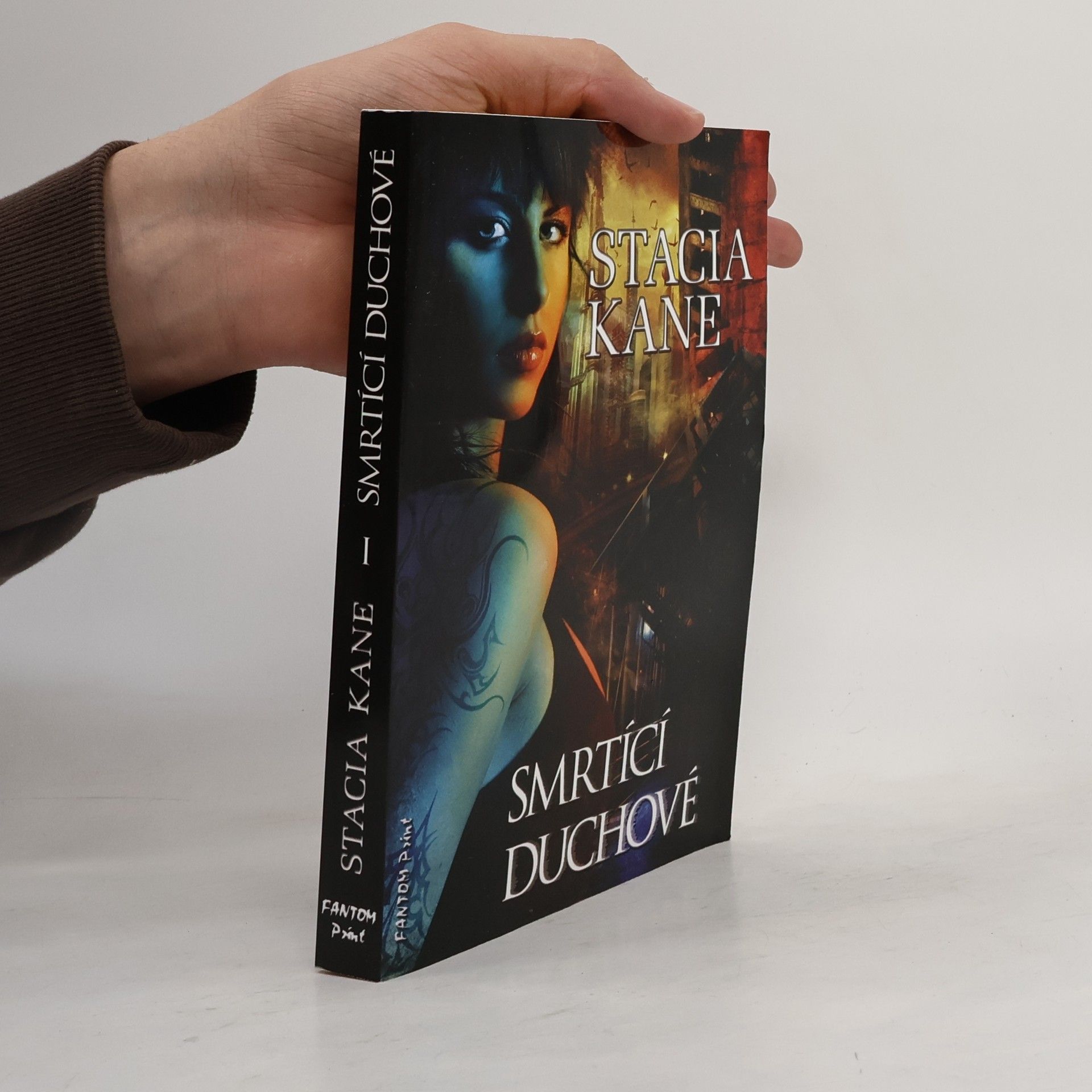 Stacia Kane Smrtící duchové