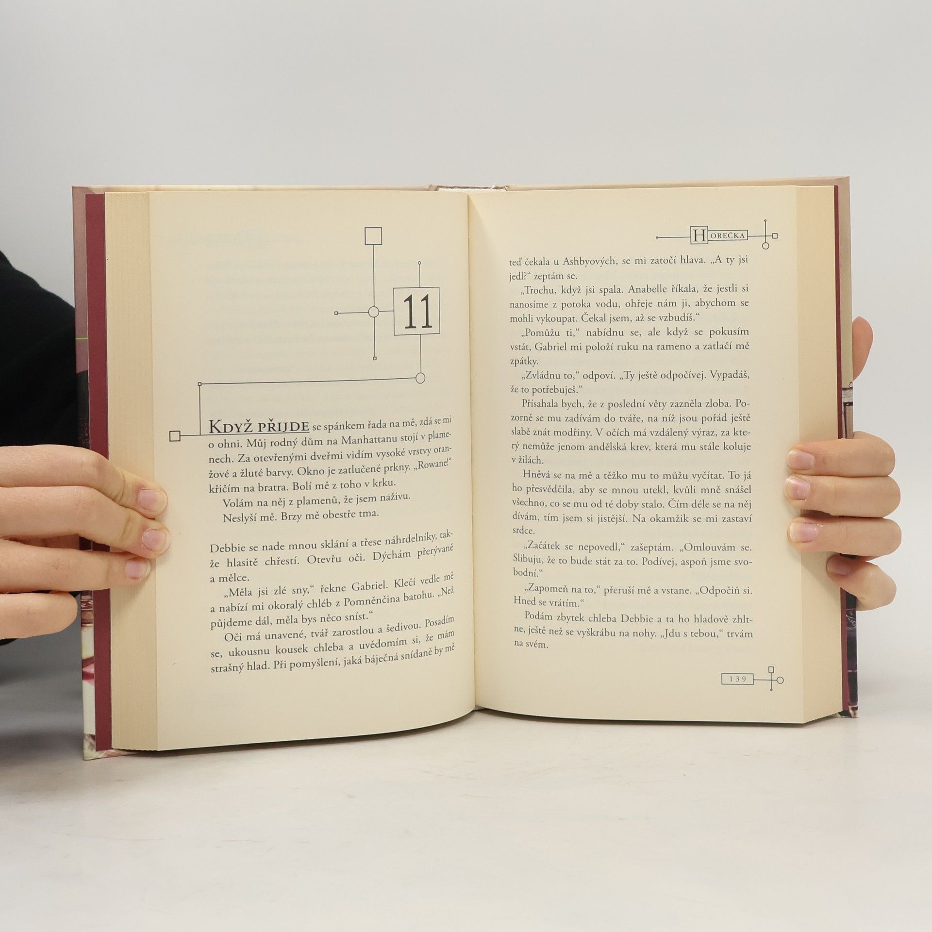 Lauren DeStefano Zahrada nesmrtelnosti 2. Horečka