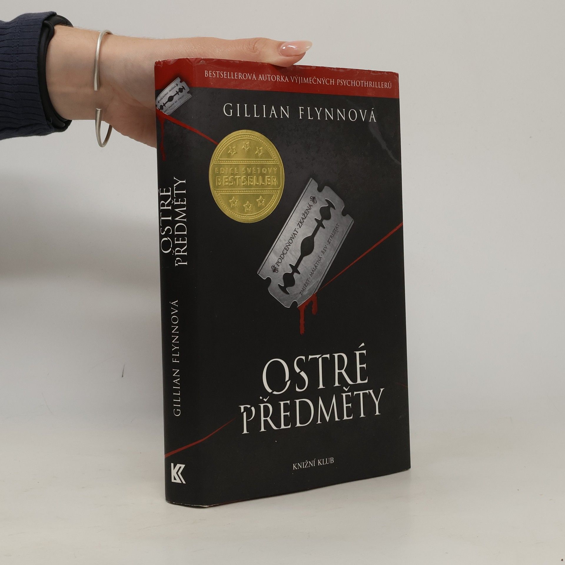 Gillian Flynn Ostré předměty