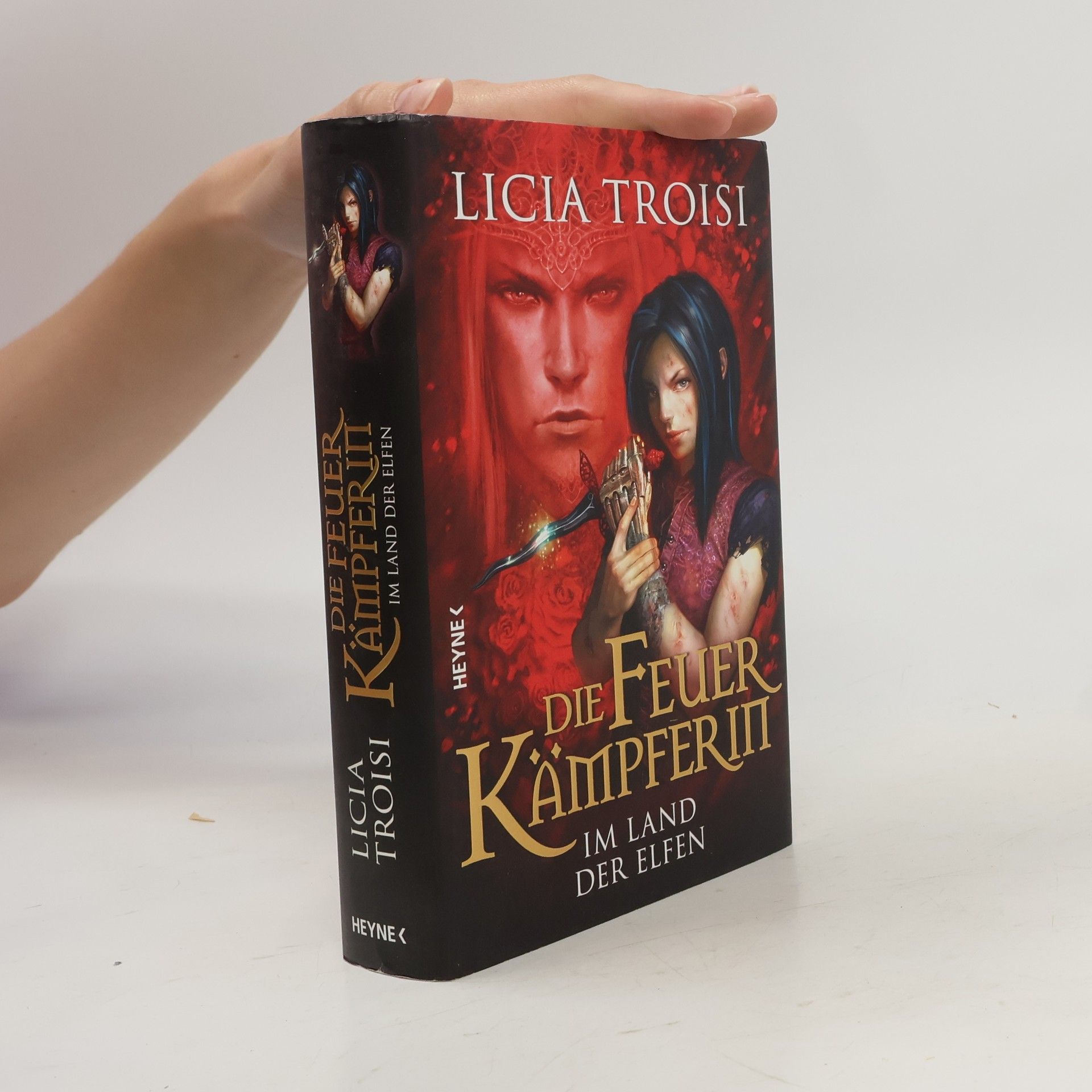 Licia Troisi Die Feuerkämpferin