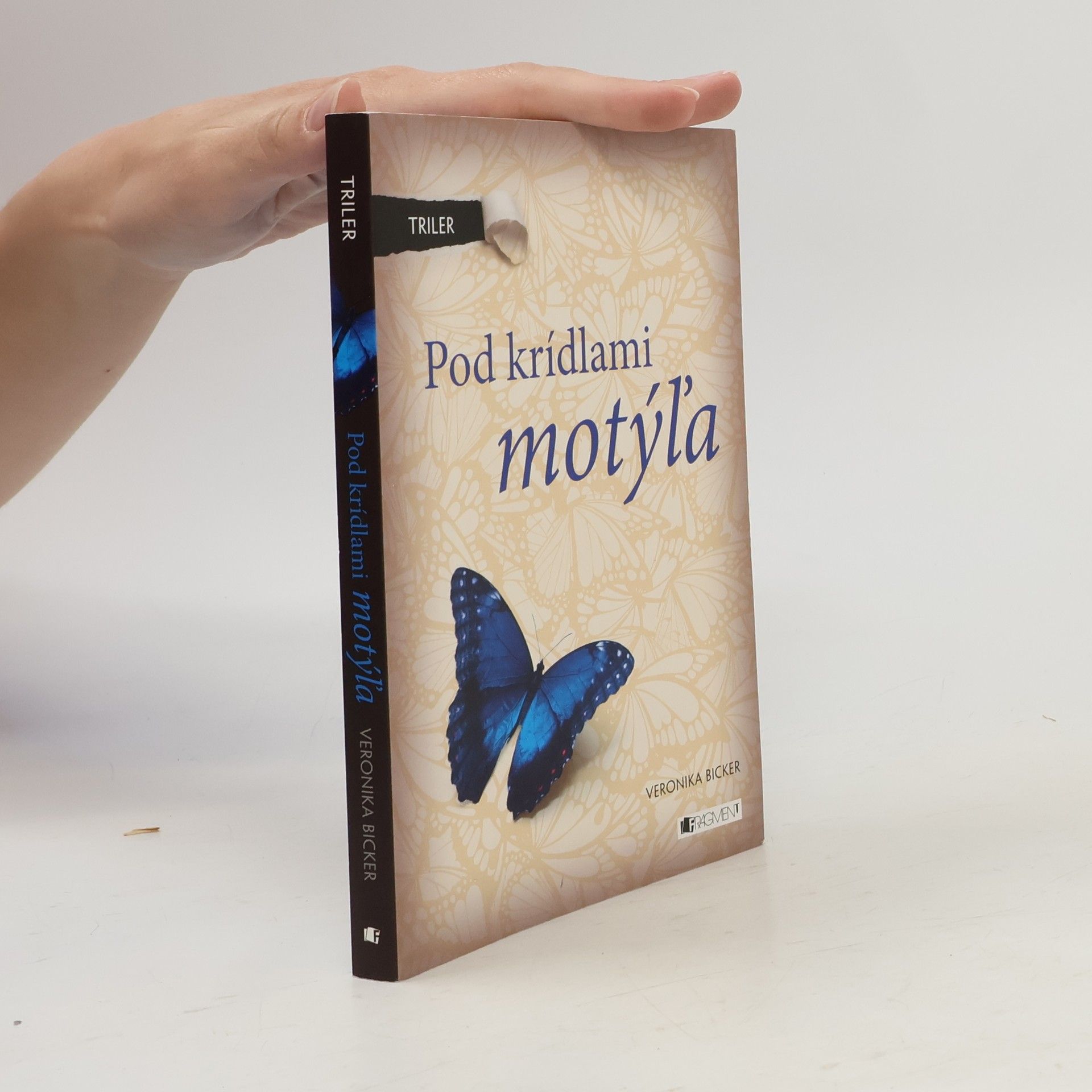 Veronika Bicker Pod krídlami motýľa