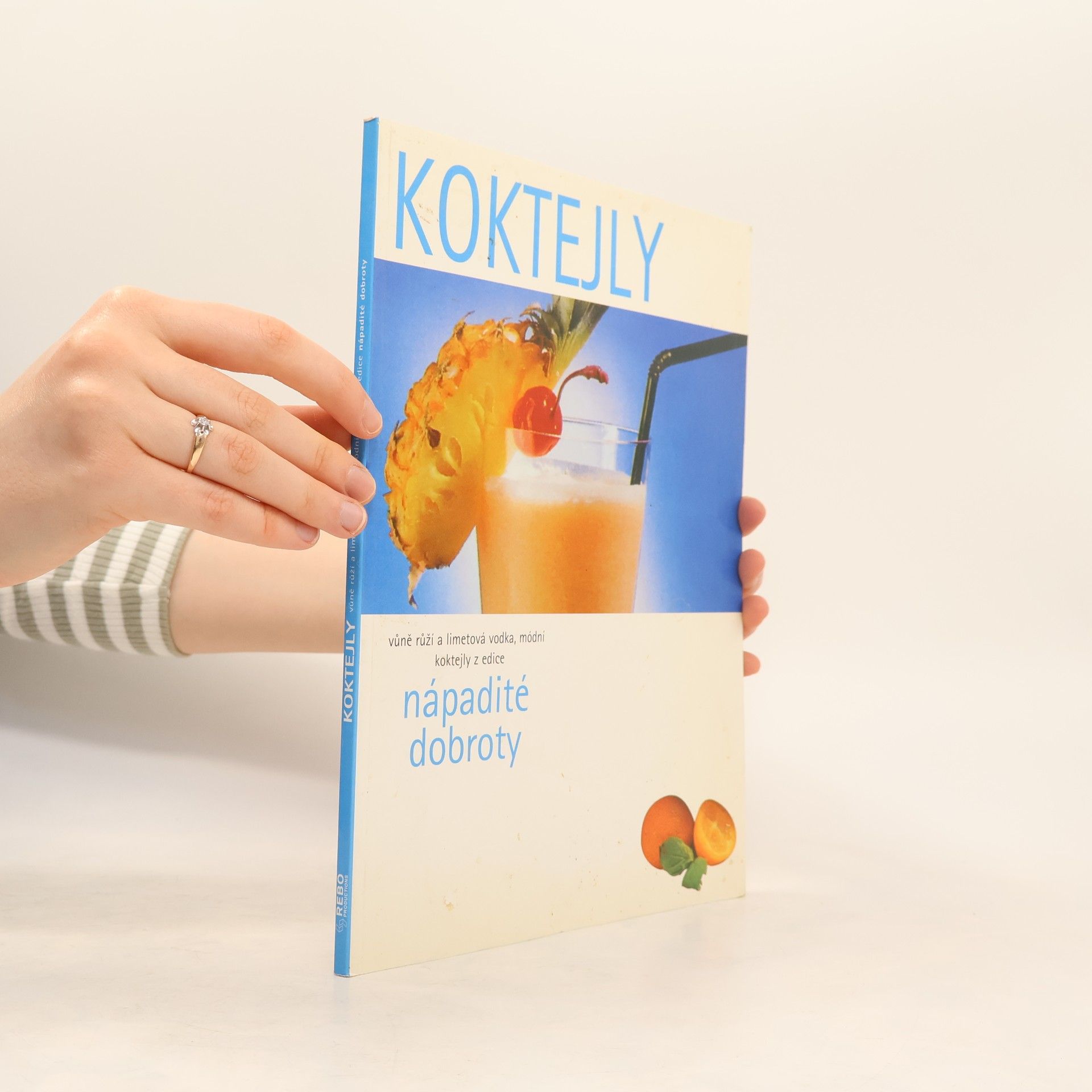 Martina Pirková Koktejly : vůně růží a limetová vodka, módní koktejly