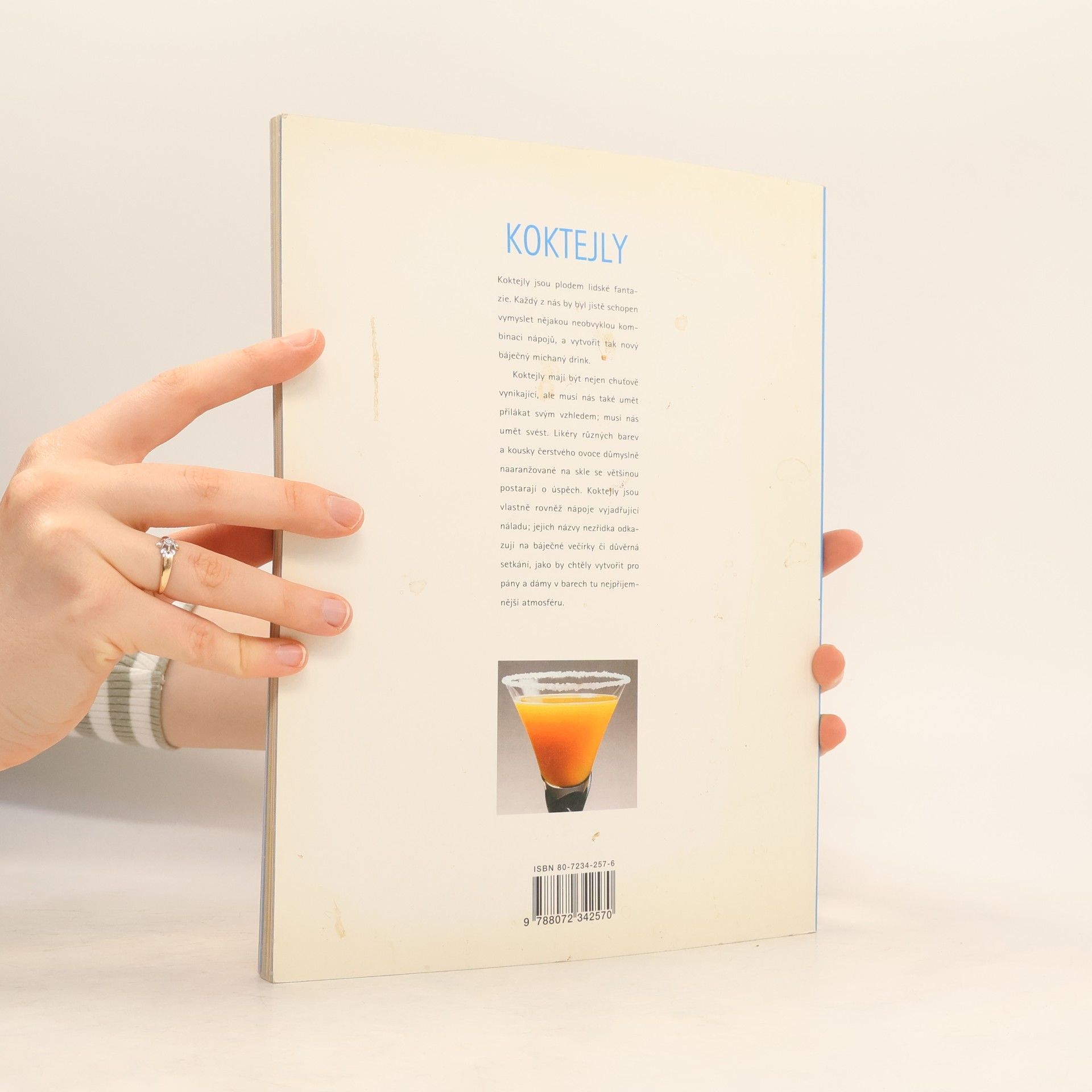 Martina Pirková Koktejly : vůně růží a limetová vodka, módní koktejly