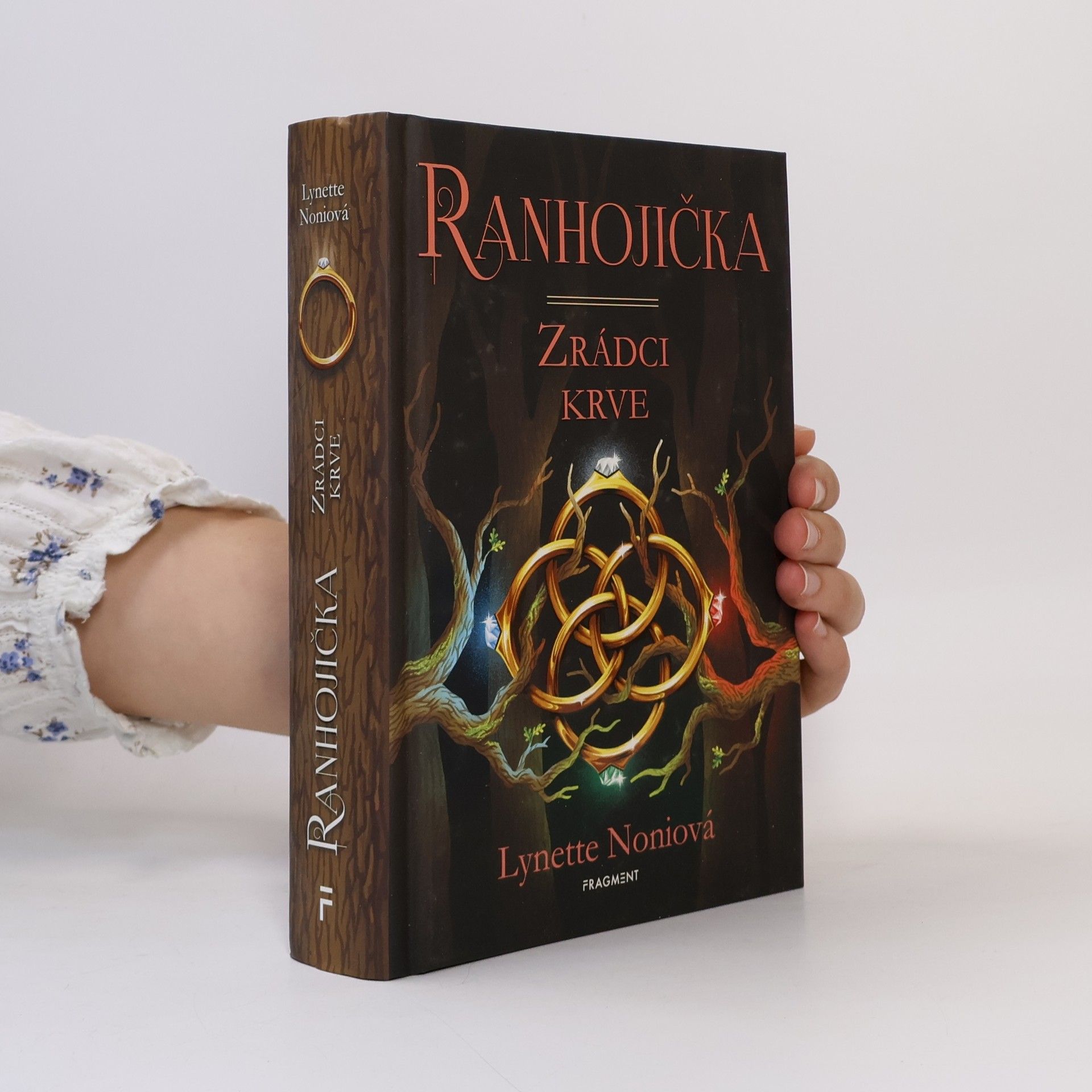Lynette Noni Ranhojička. Zrádci krve