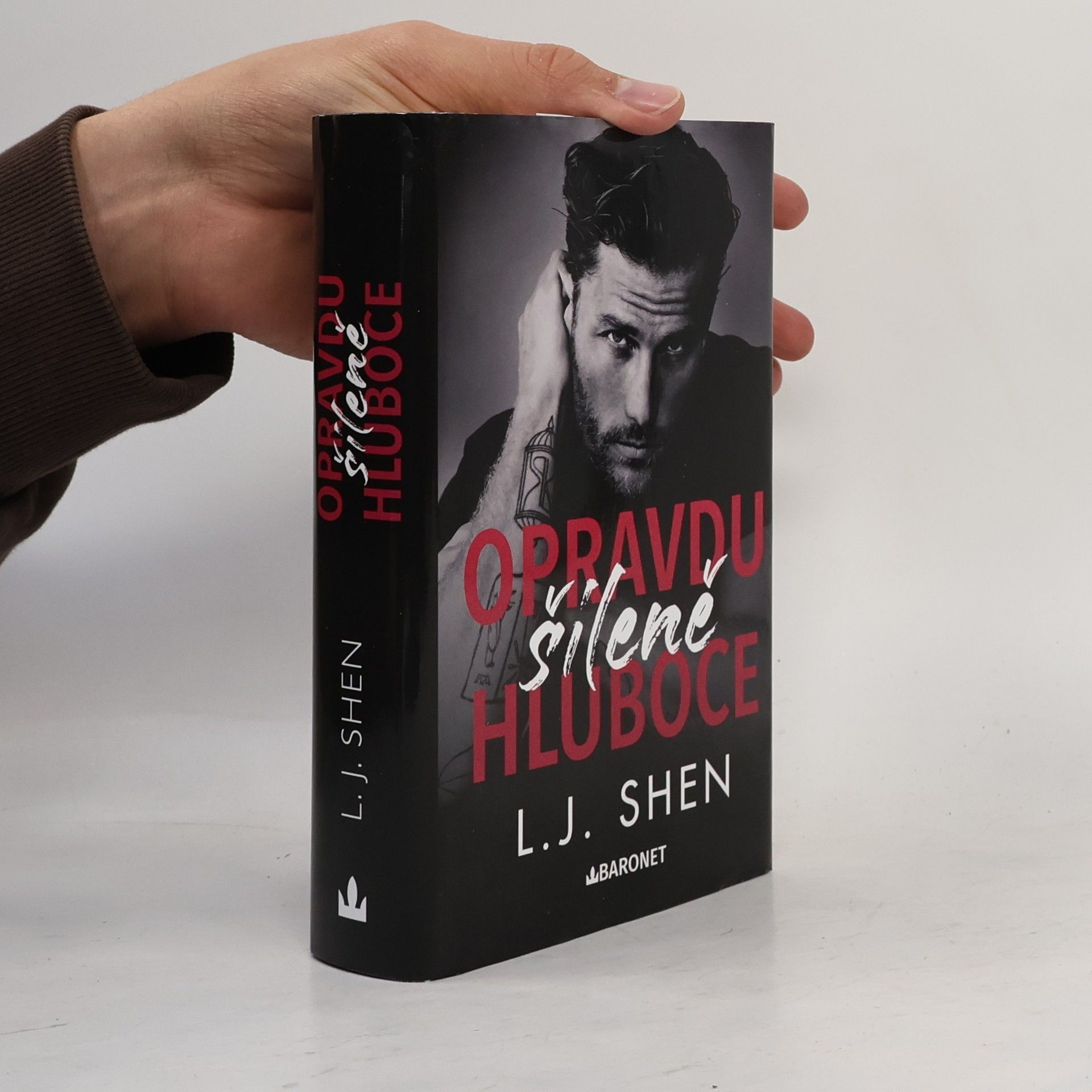 L. J. Shen Opravdu šíleně hluboce