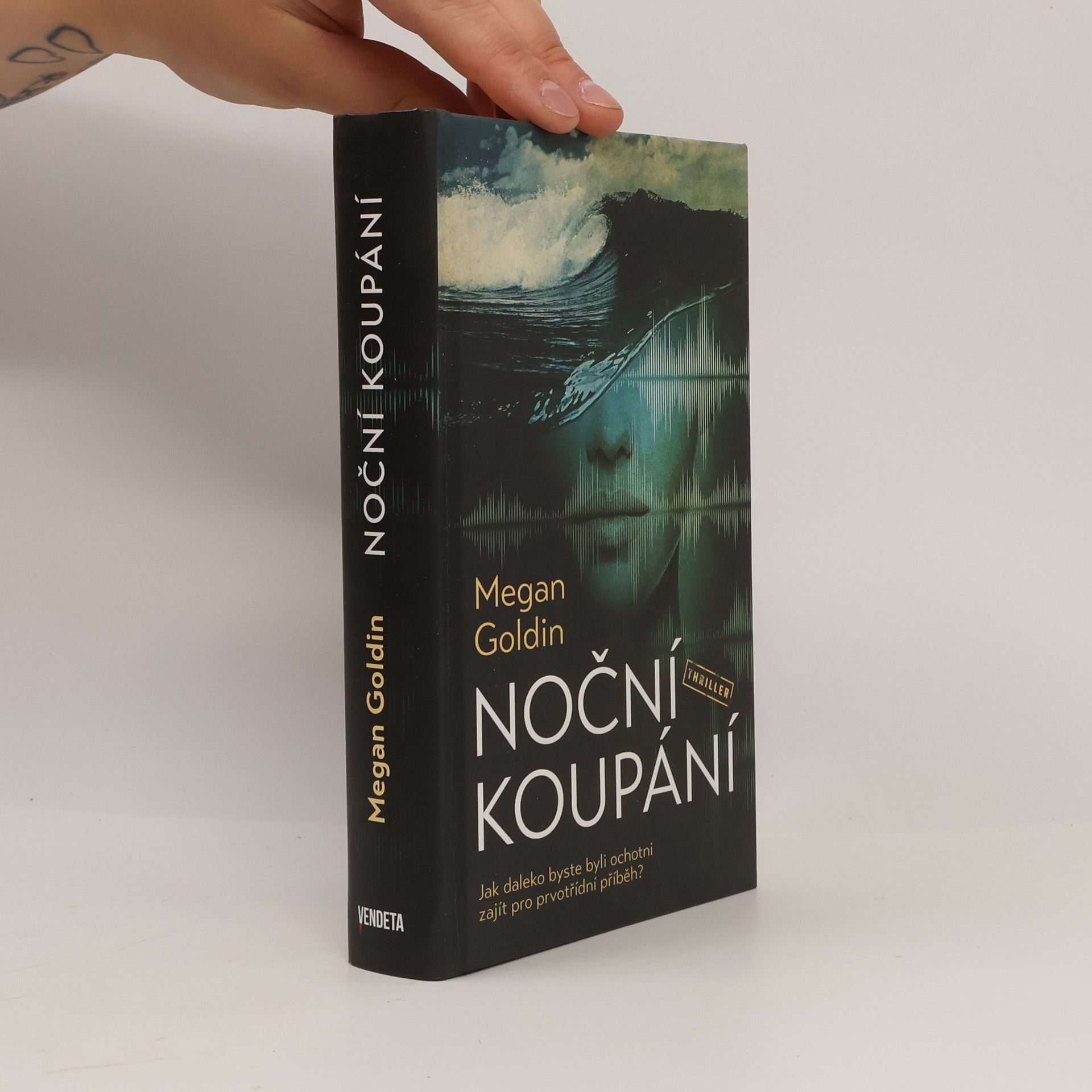 Megan Goldin Noční koupání