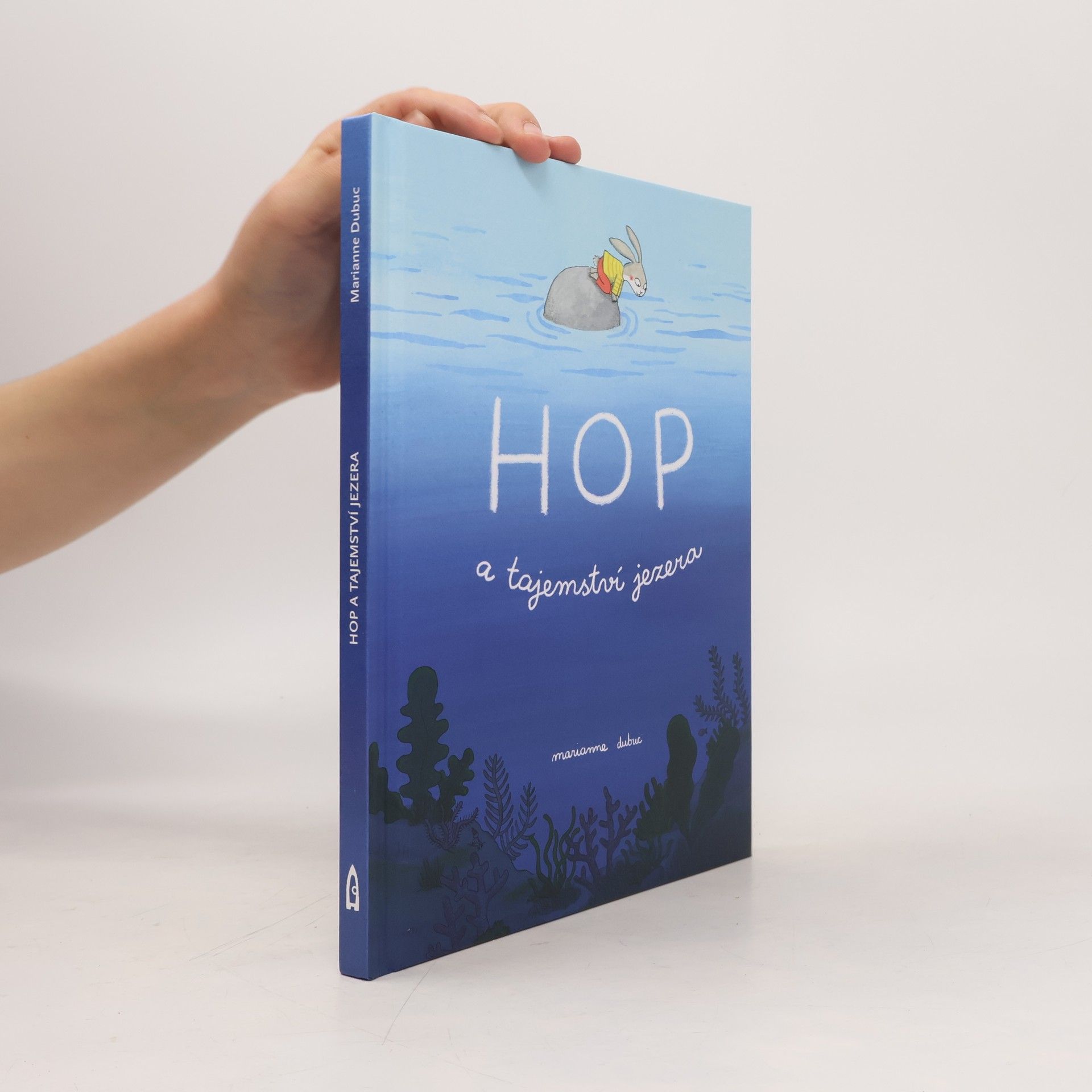 Hop a tajemství jezera