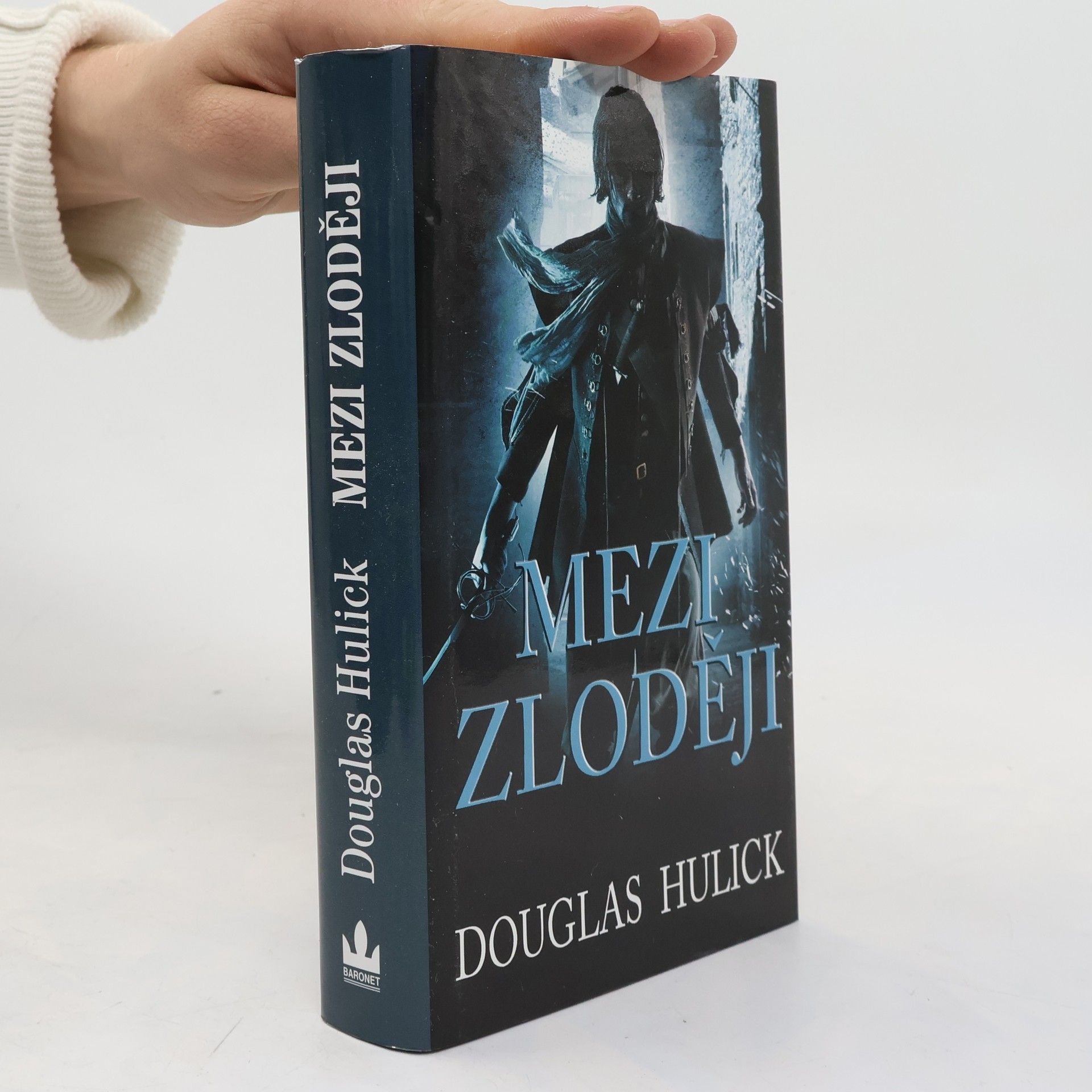 Douglas Hulick Mezi zloději: Cyklus Stíny podsvětí