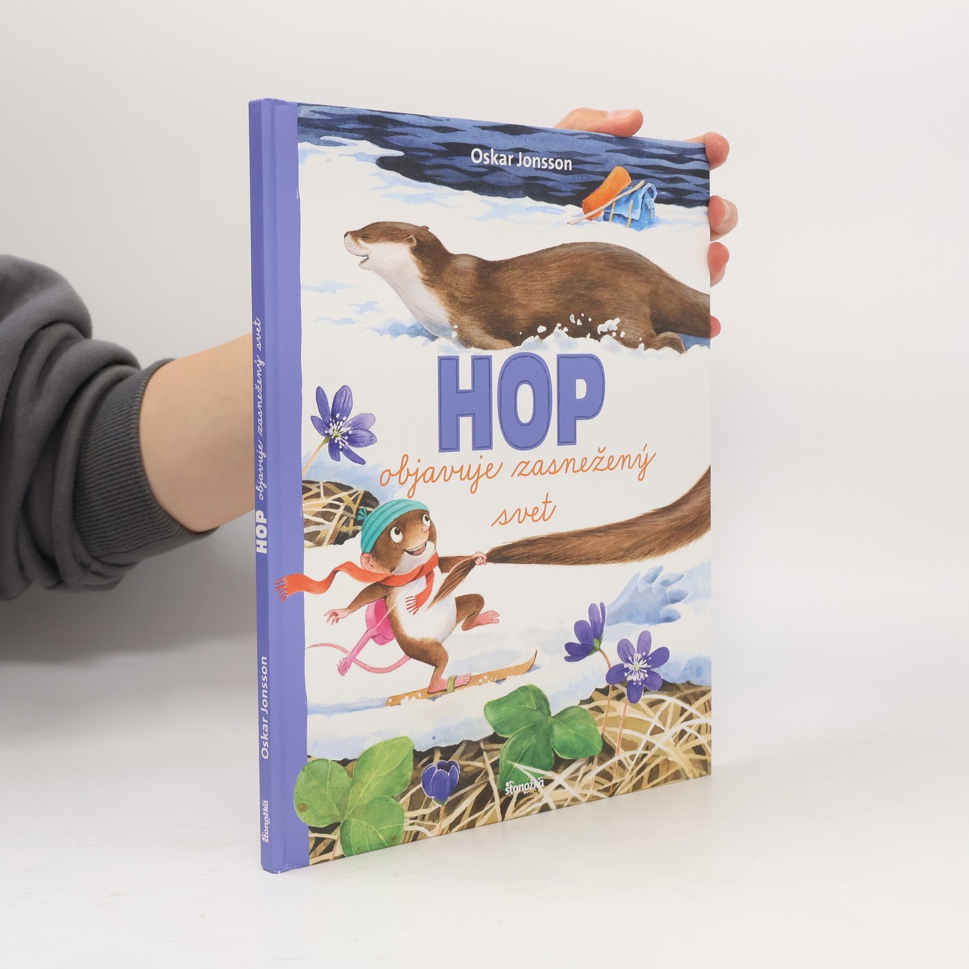 Jonsson Oskar Hop objavuje zasnežený svet