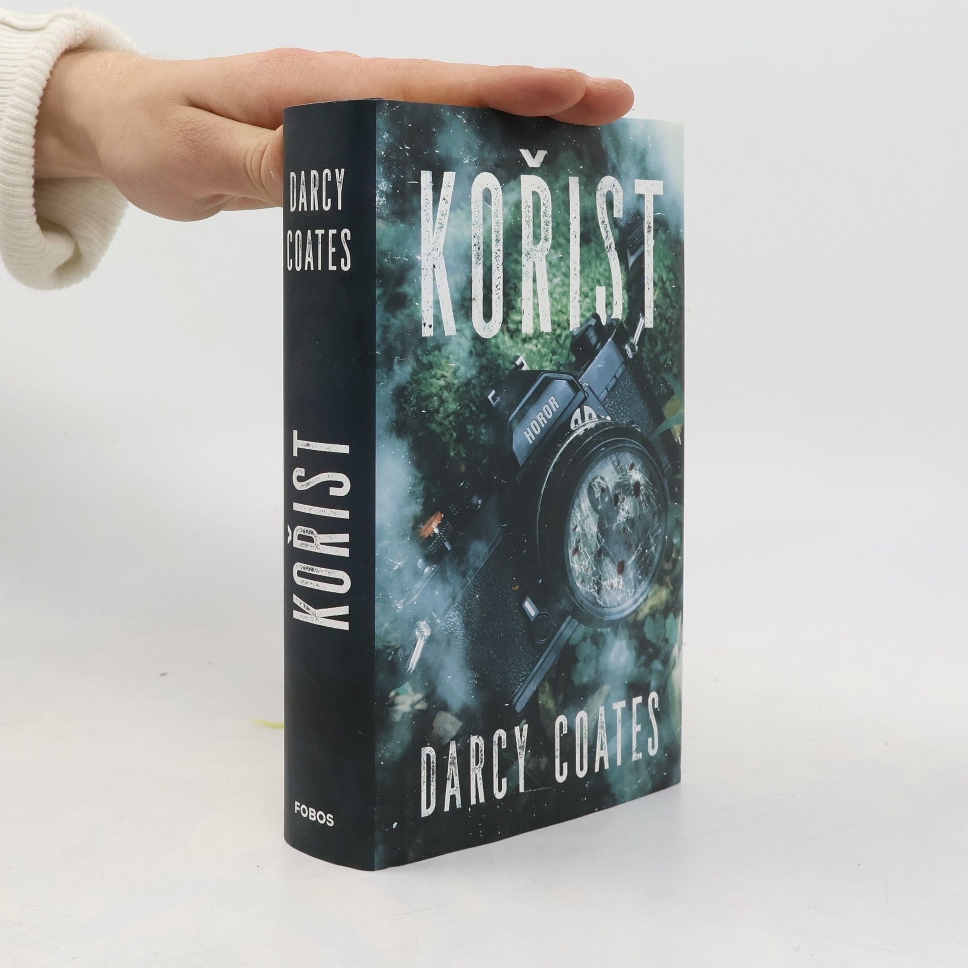Darcy Coates Kořist